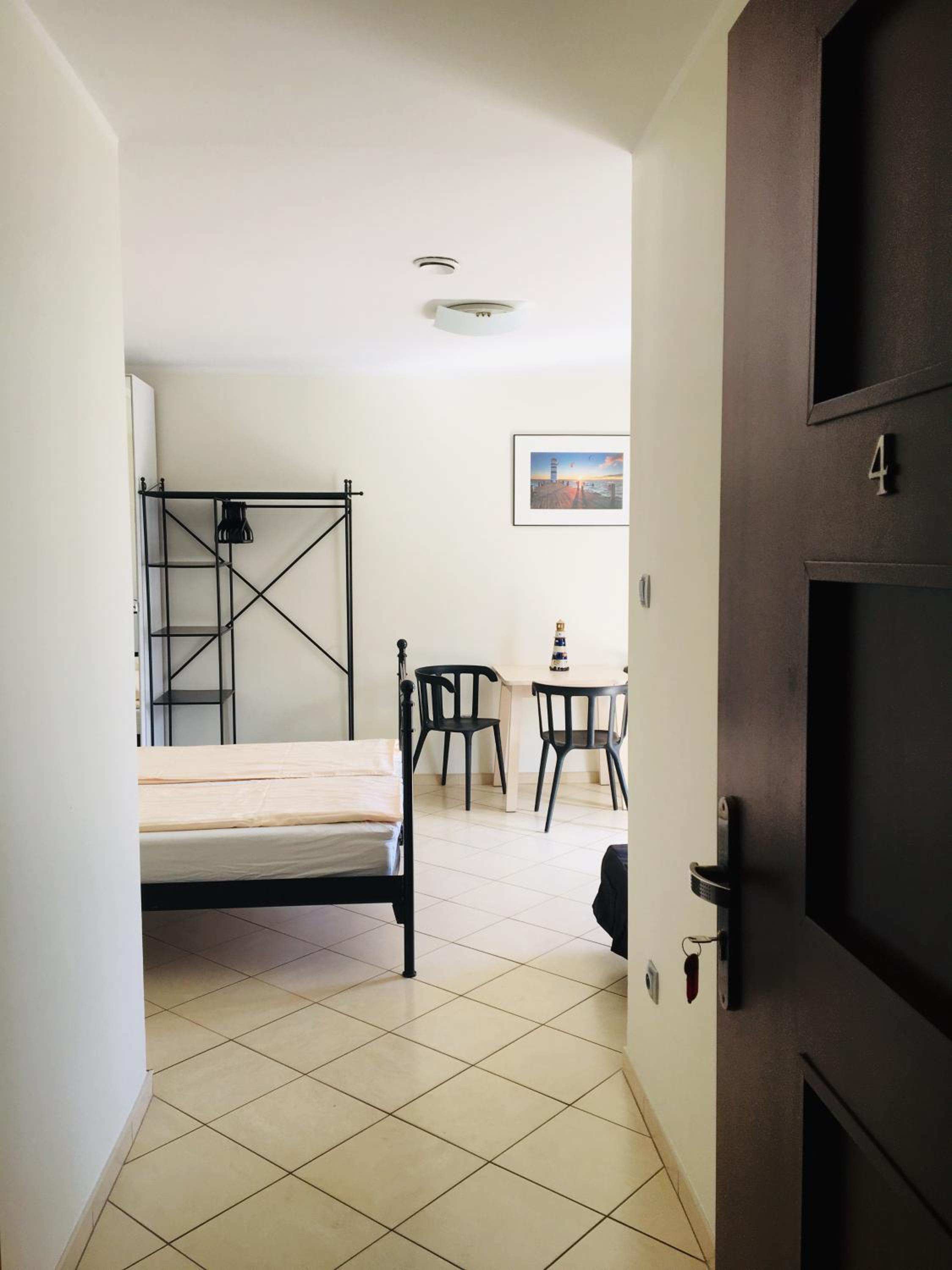 Double Room with Balcony - Photo 4