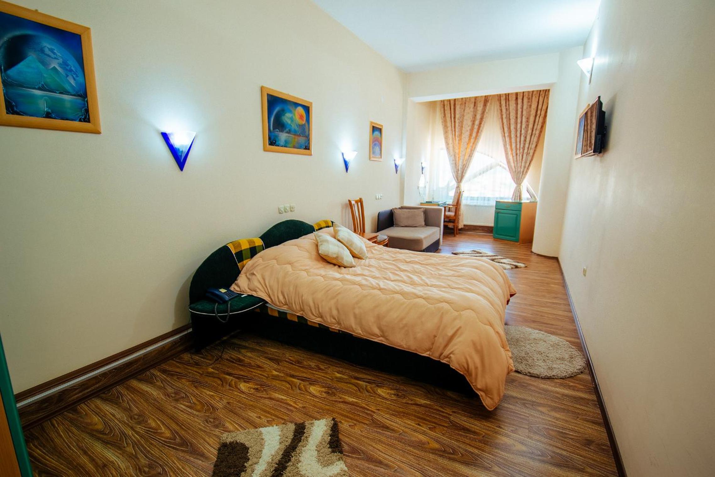 Double or Twin Room - Photo 4