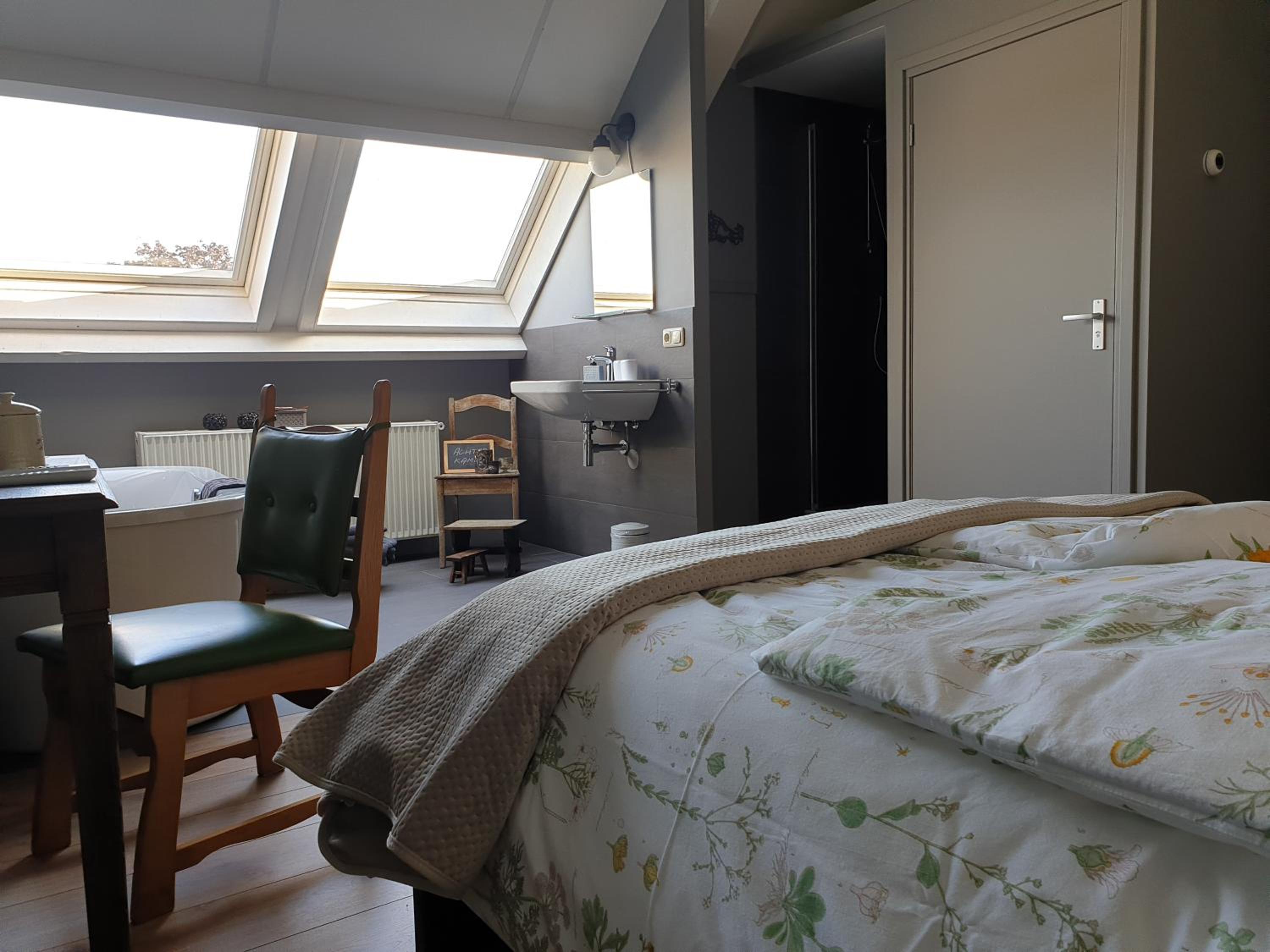 Deluxe Double Room with Bath - Photo 1