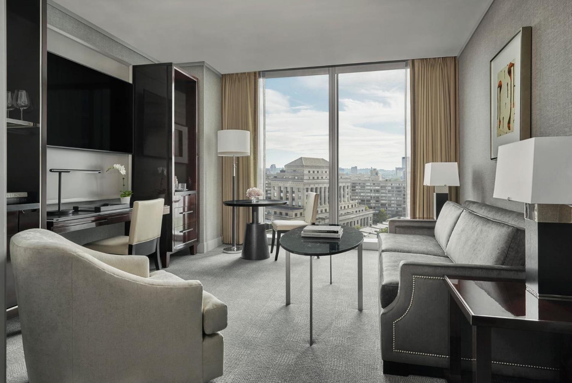 Executive Accessible Suite - Photo 2