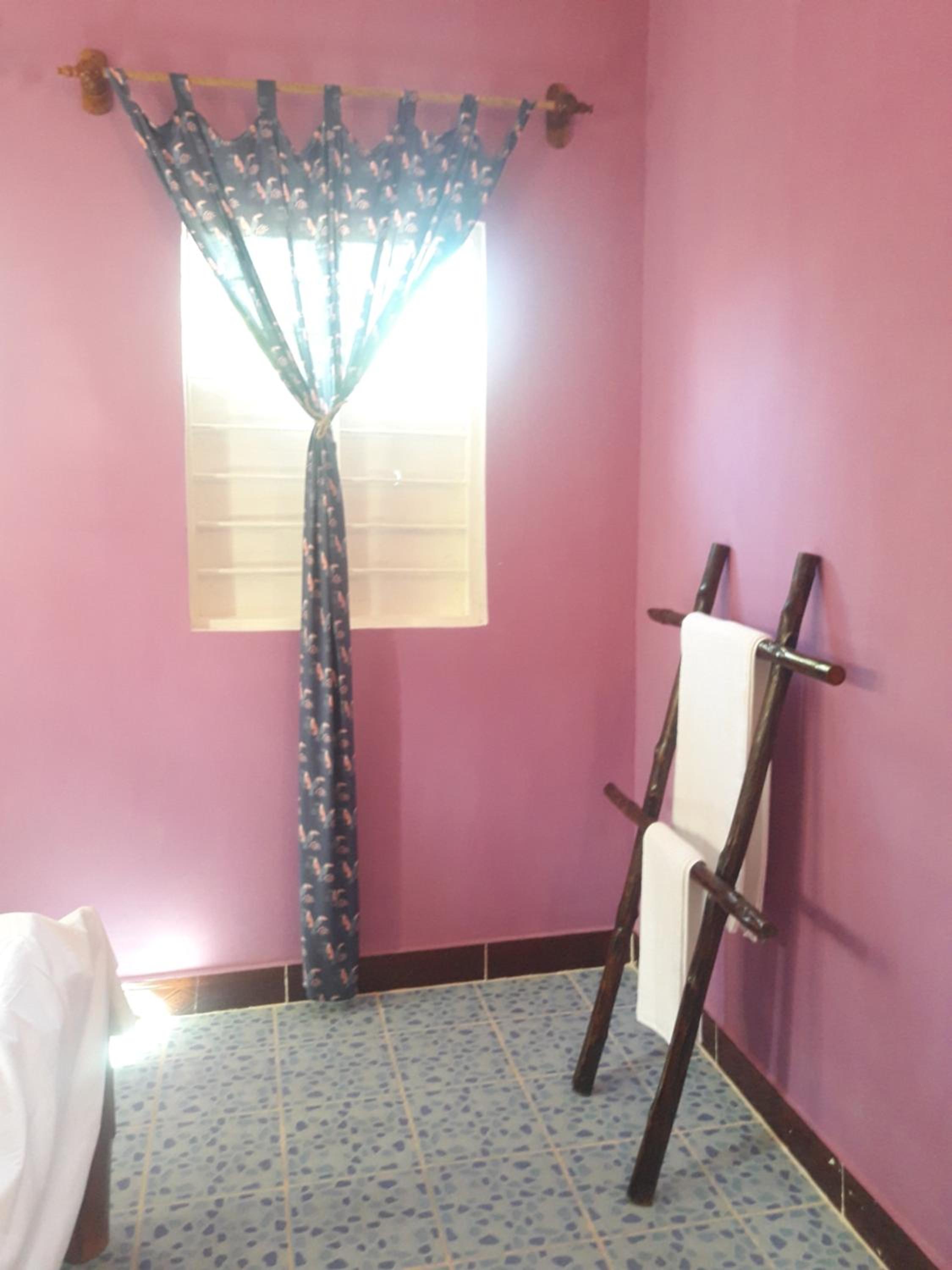 Double Room with Private Bathroom - Photo 13