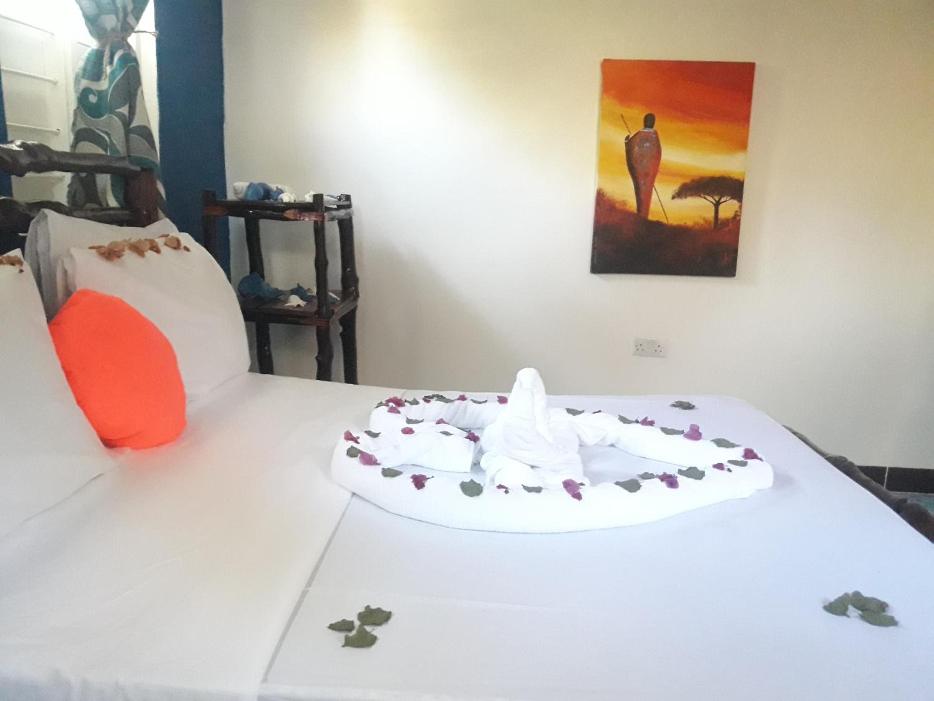 Double Room with Private Bathroom - Photo 16