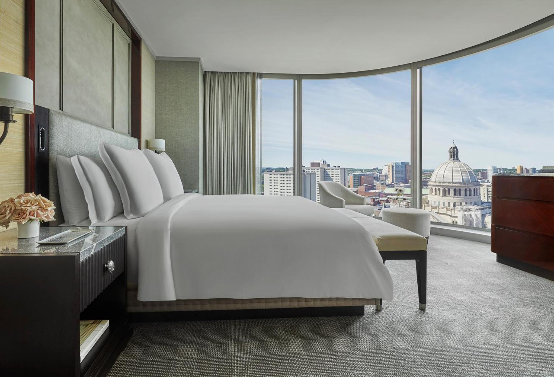 Back Bay Corner King Suite - Accessible photo 2