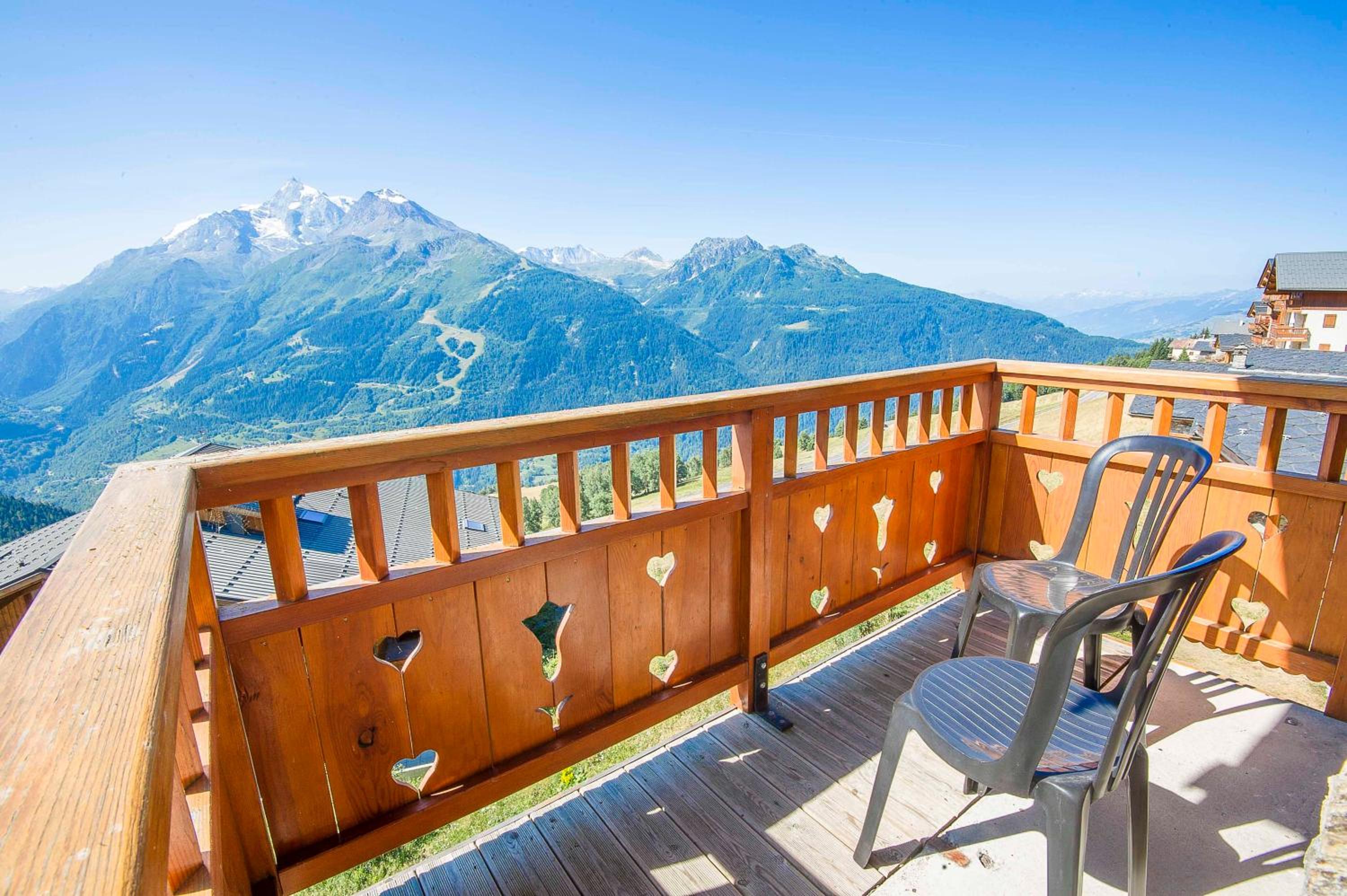 Apartment with Mountain View photo 3