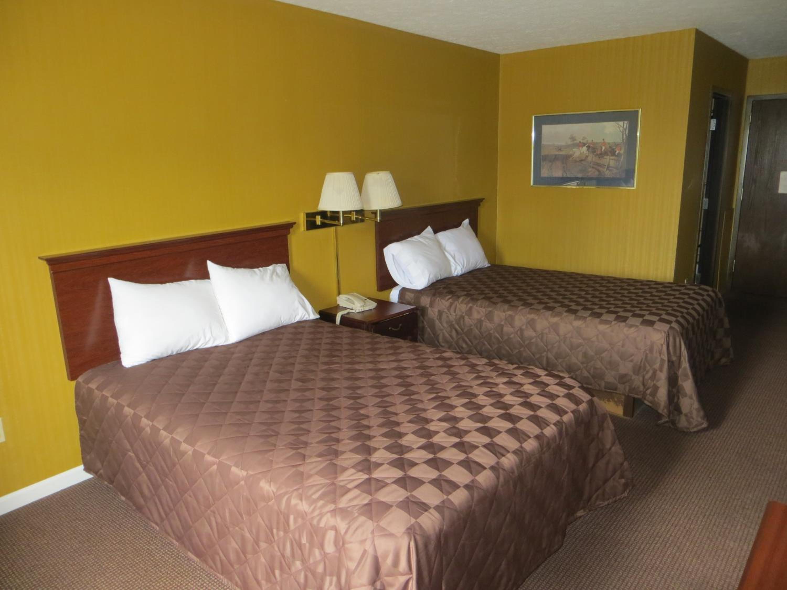 Queen Room with Two Queen Beds - Photo 1