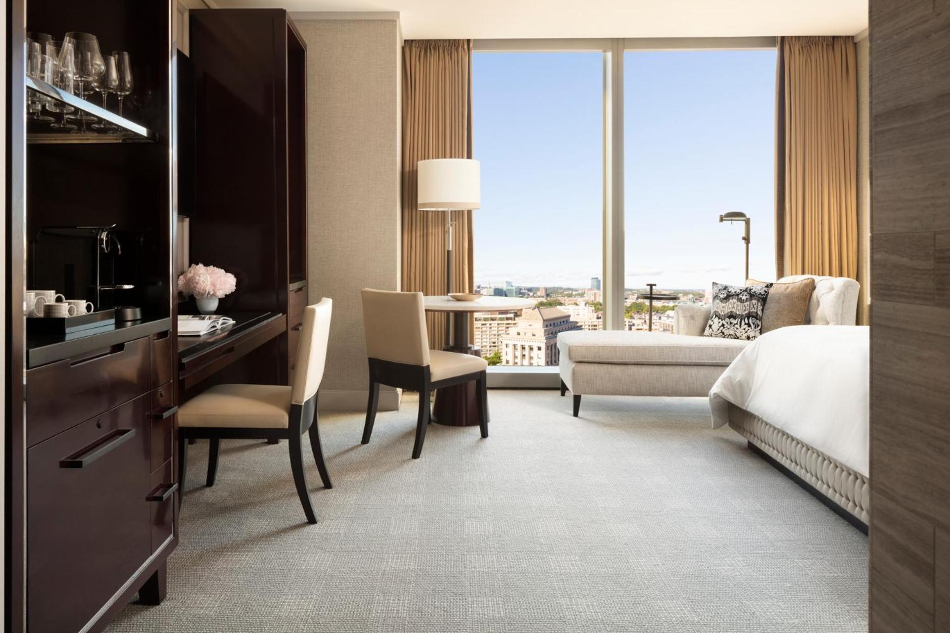 Deluxe King Room - Accessible  - Photo 4