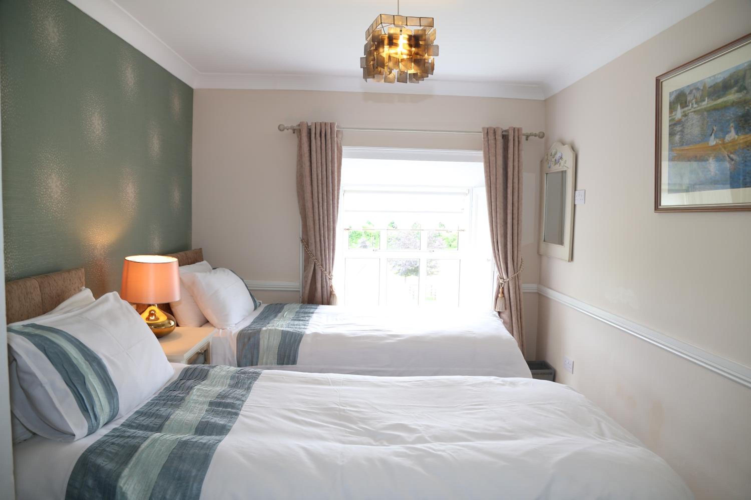 Deluxe Family Suite - Photo 6
