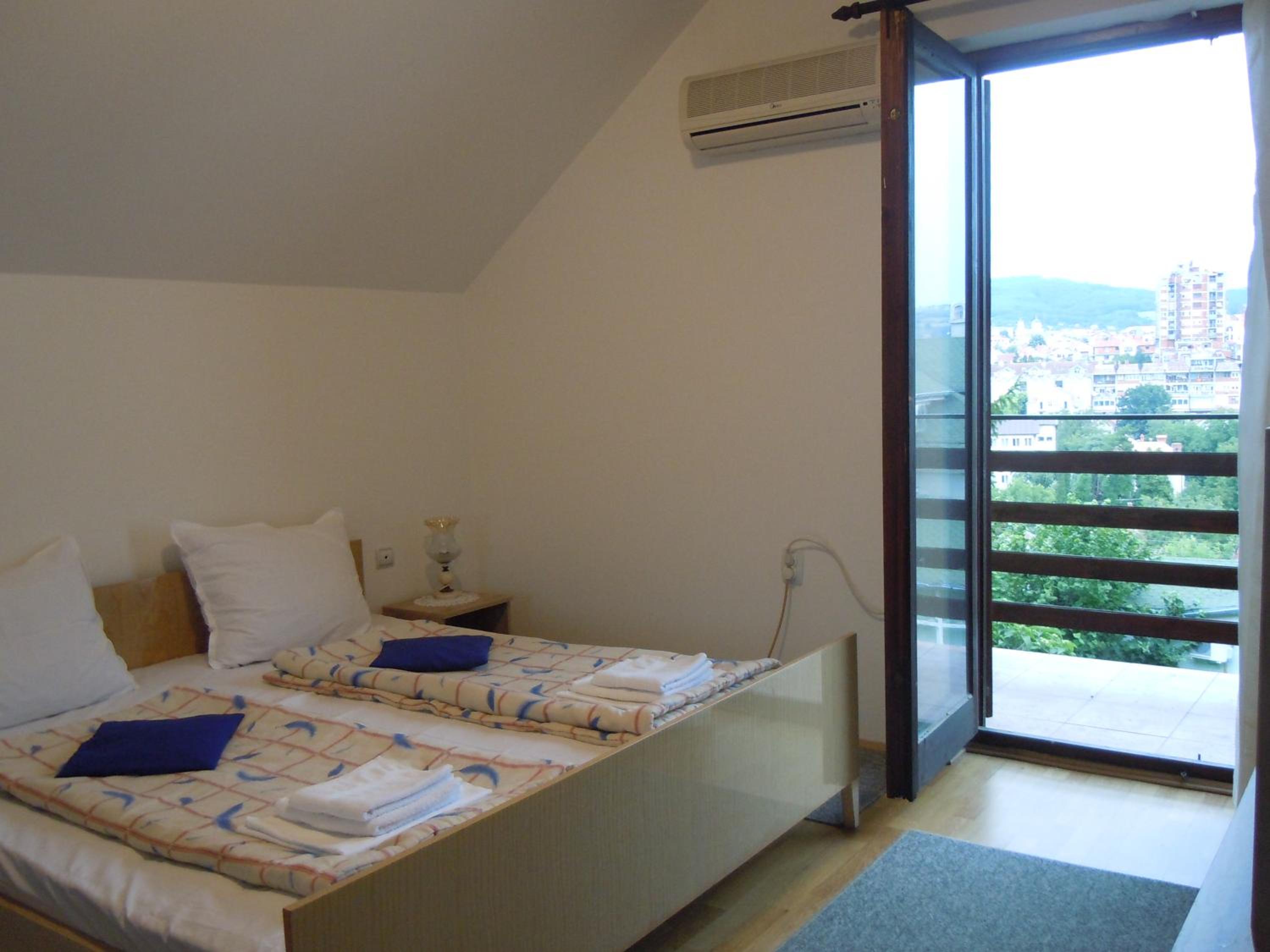 Deluxe Double Room with Balcony photo 3