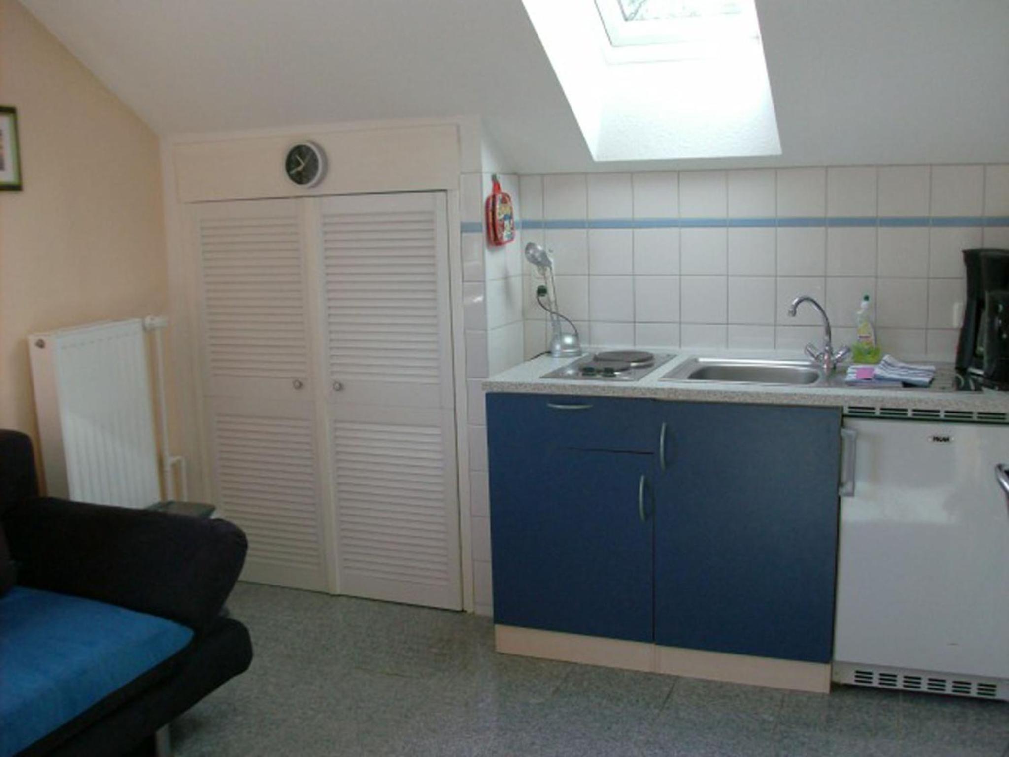 Small One-Bedroom Apartment - 2 - Photo 9