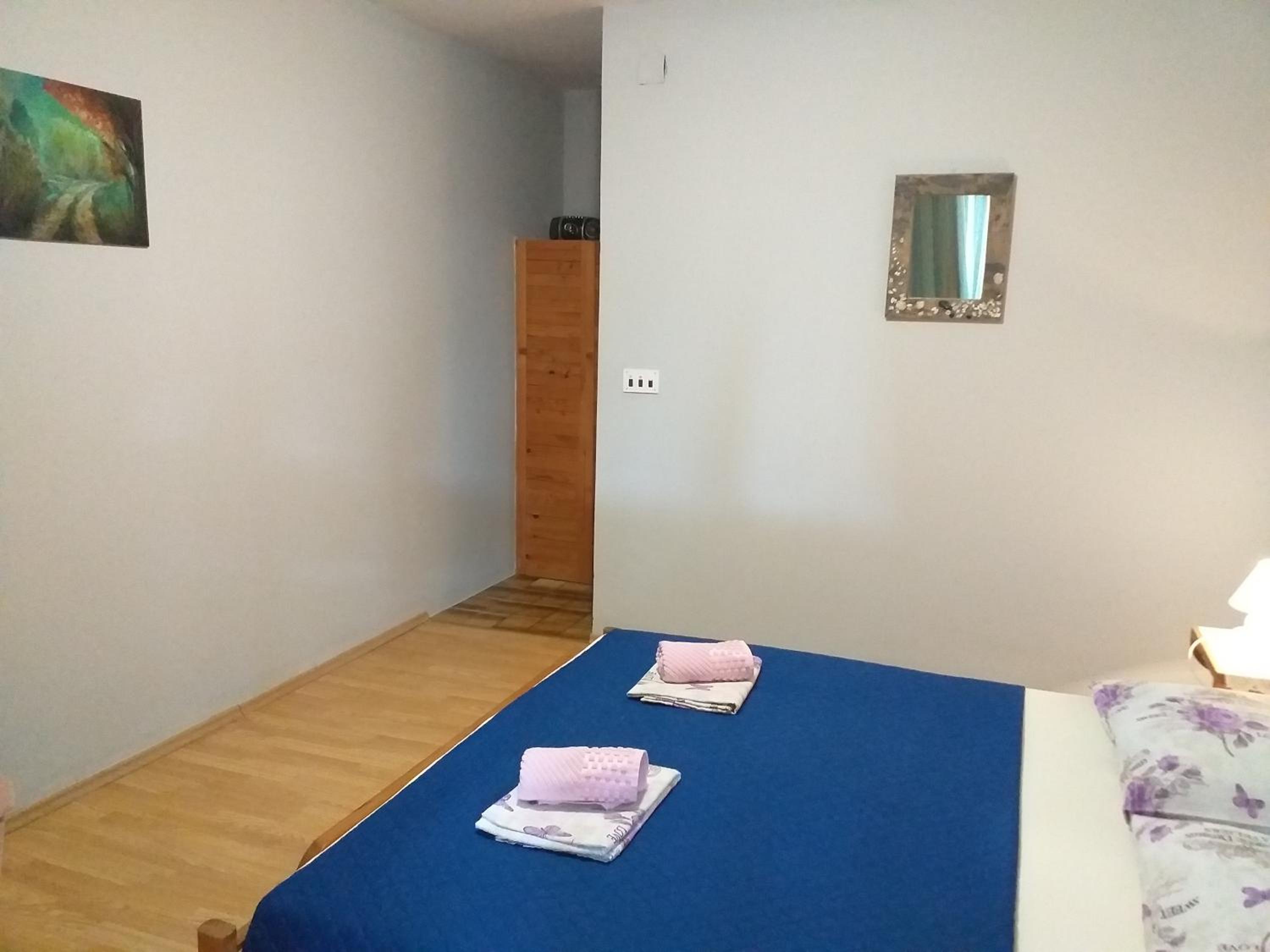 Apartment with Terrace - Photo 9