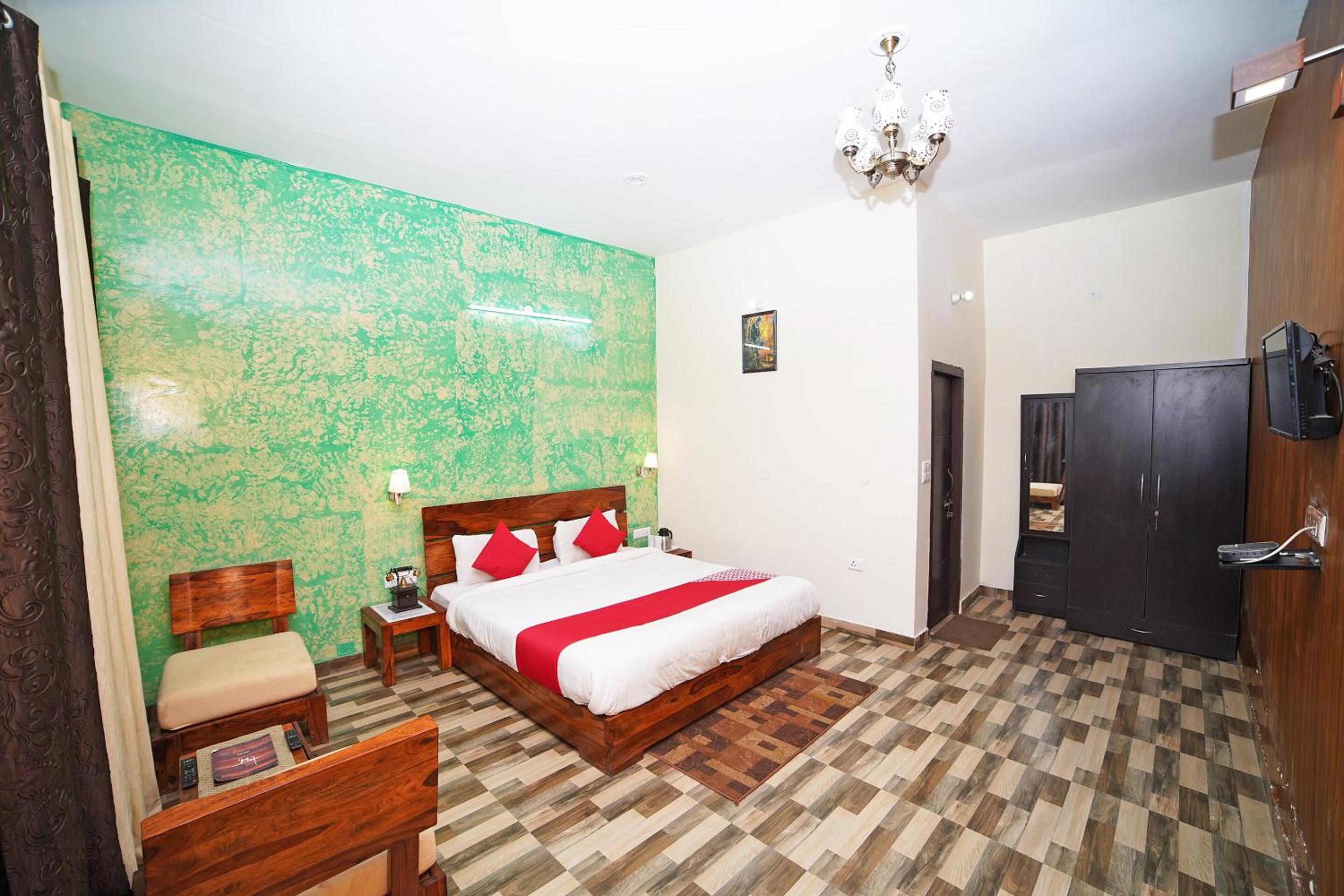 Deluxe Triple Room - Photo 11