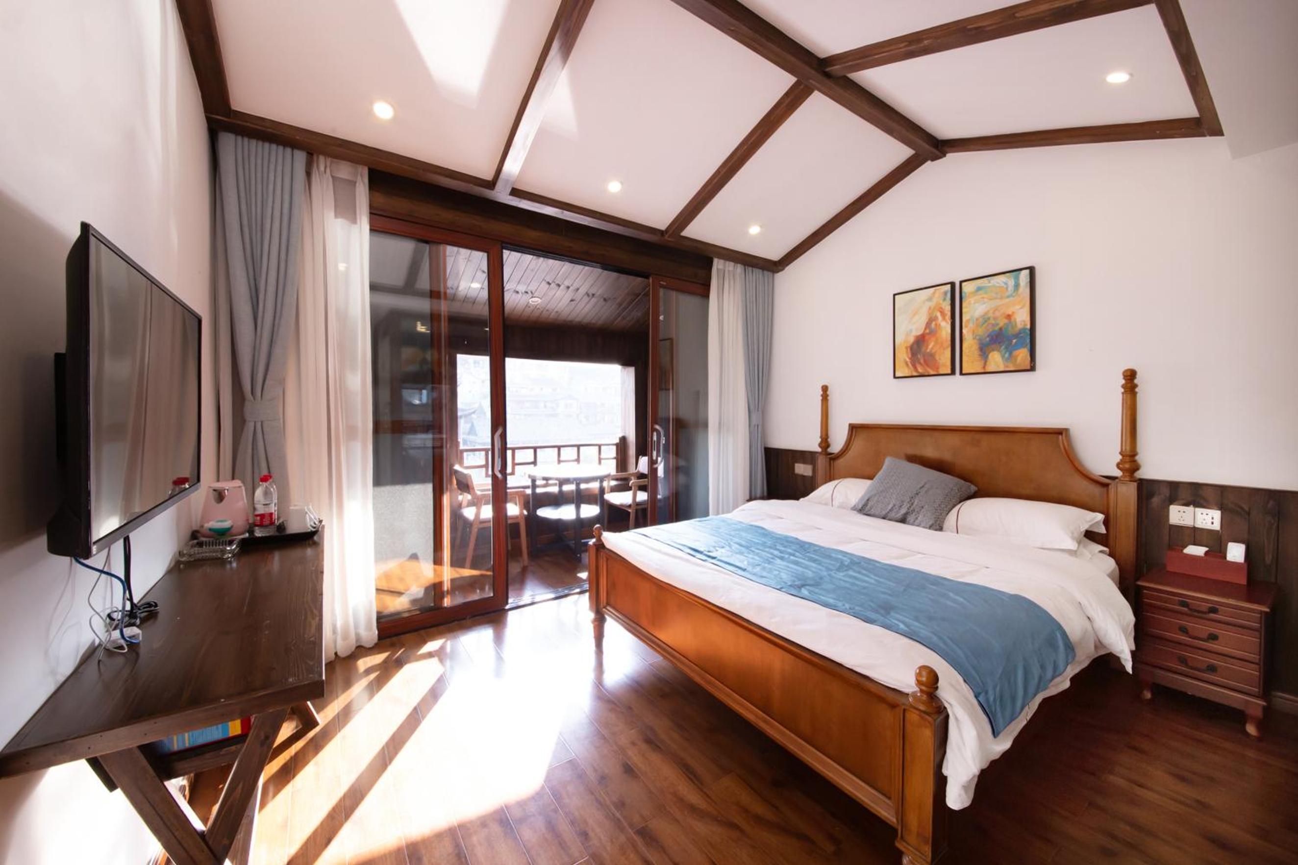 Deluxe Double Room with Balcony photo 1