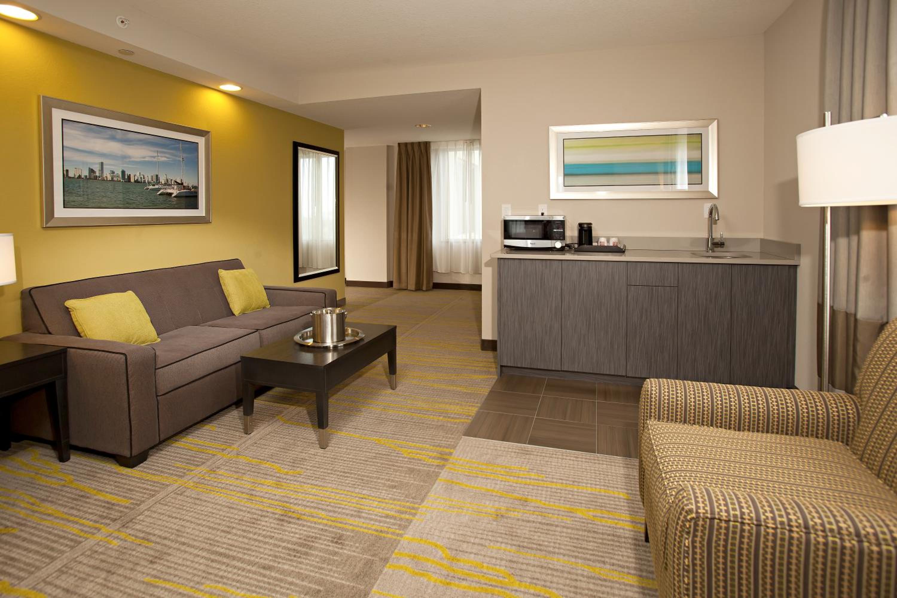 Superior Suite - Non-Smoking photo 3