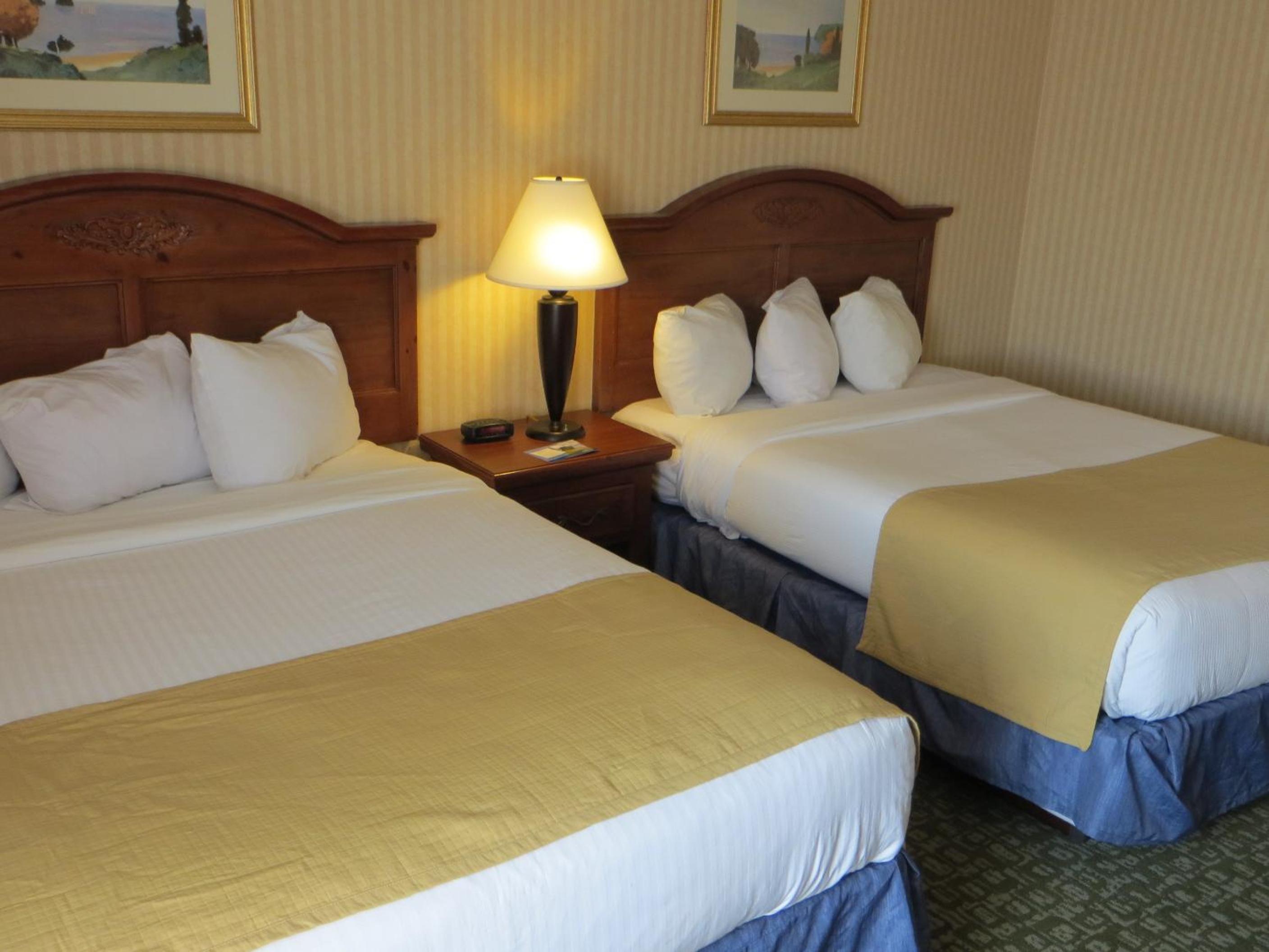 Queen Room with Two Queen Beds - Non-Smoking - Photo 1