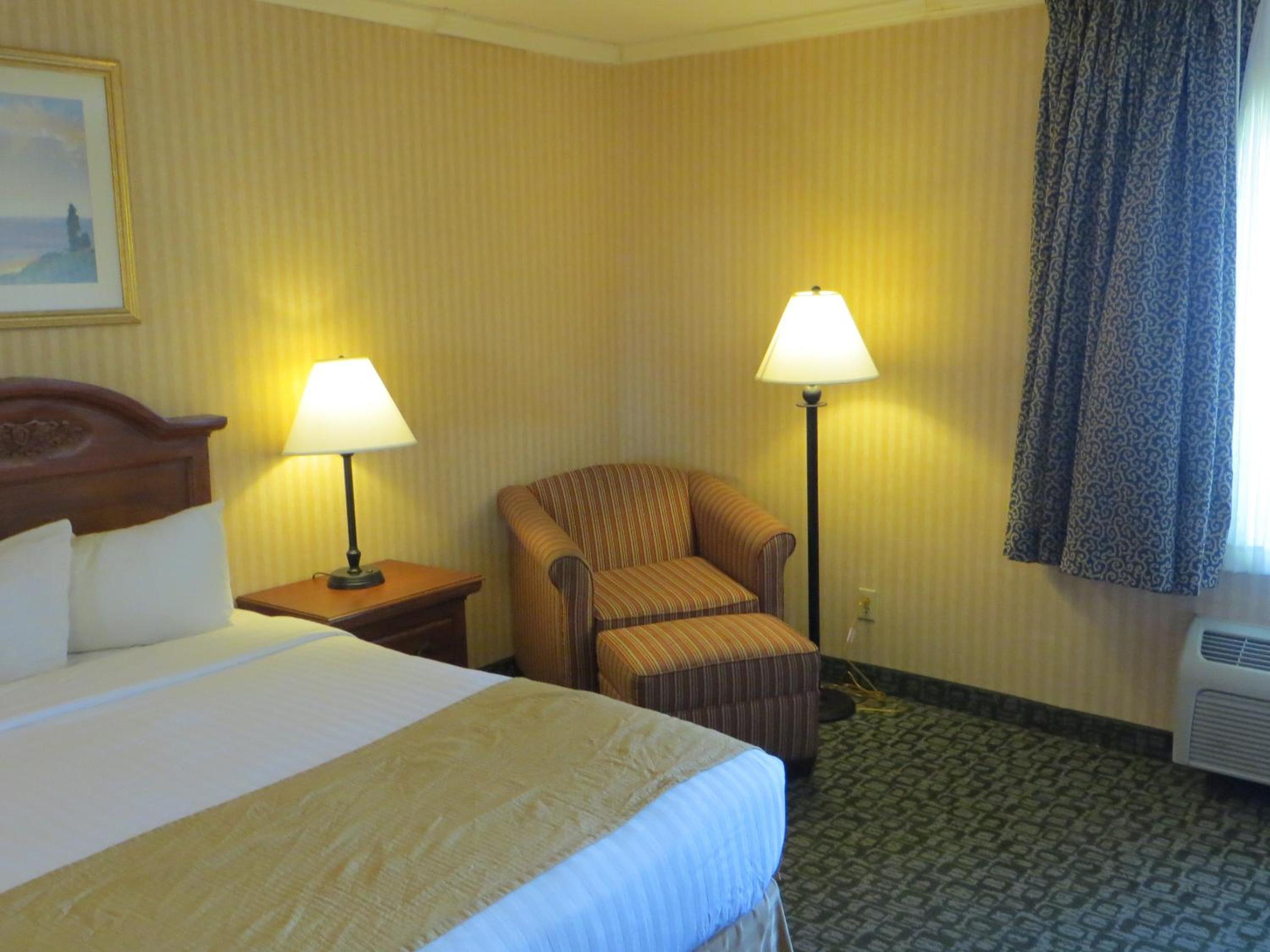 King Room - Non-Smoking - Photo 1