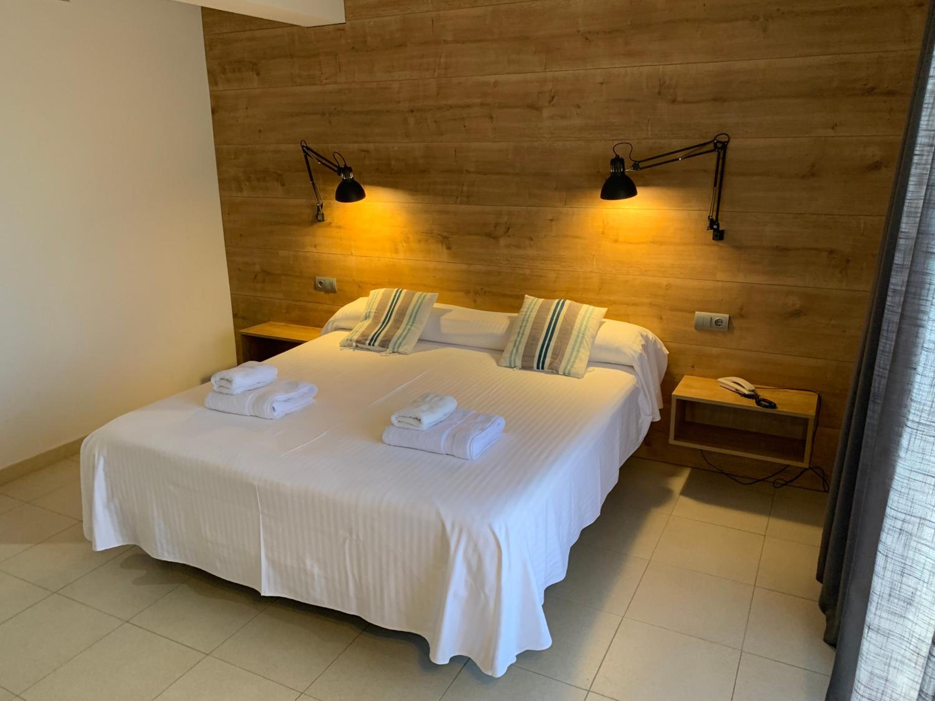 Habitación Doble con Vista al Mar y a la Piscina