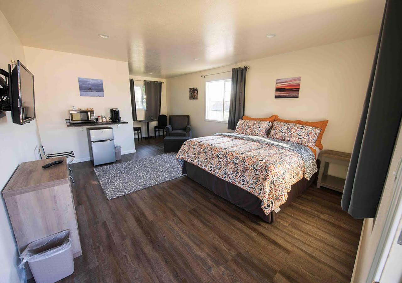 Deluxe King Bed - Upper Floor (No Pets)