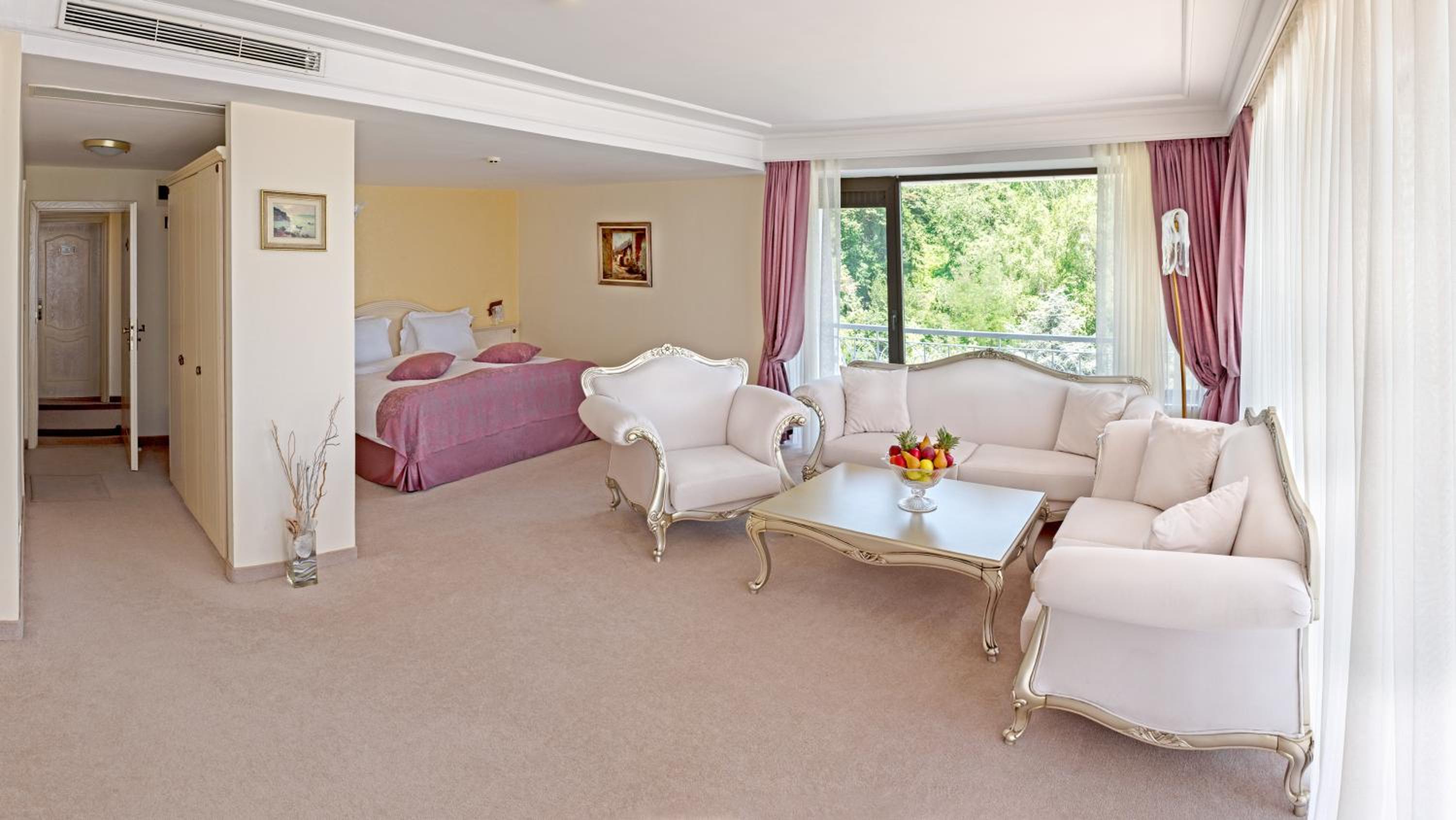 Deluxe Double Room with Balcony and Park View (2 Adults)