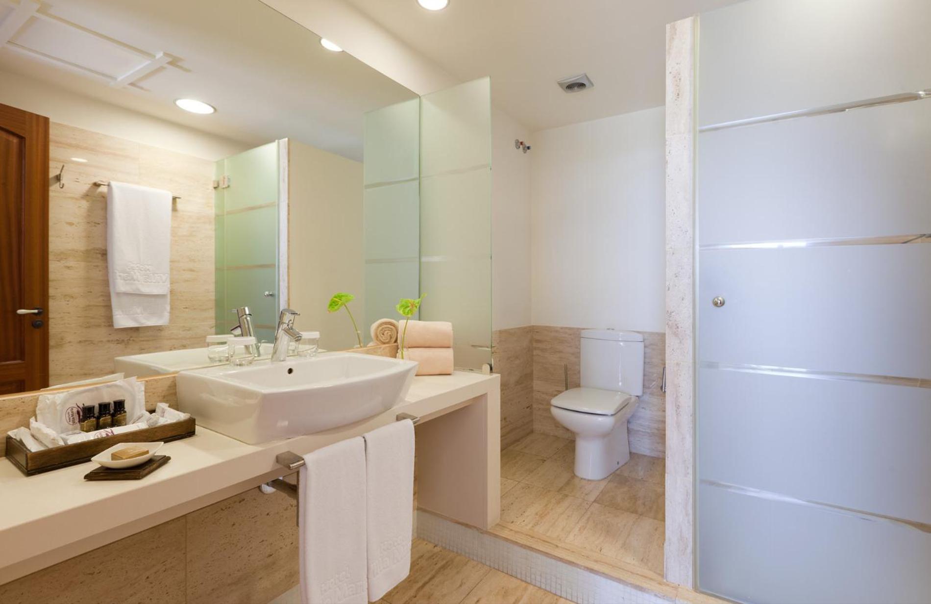 Three-Bedroom Villa with Private Pool (6 Adults) photo 3