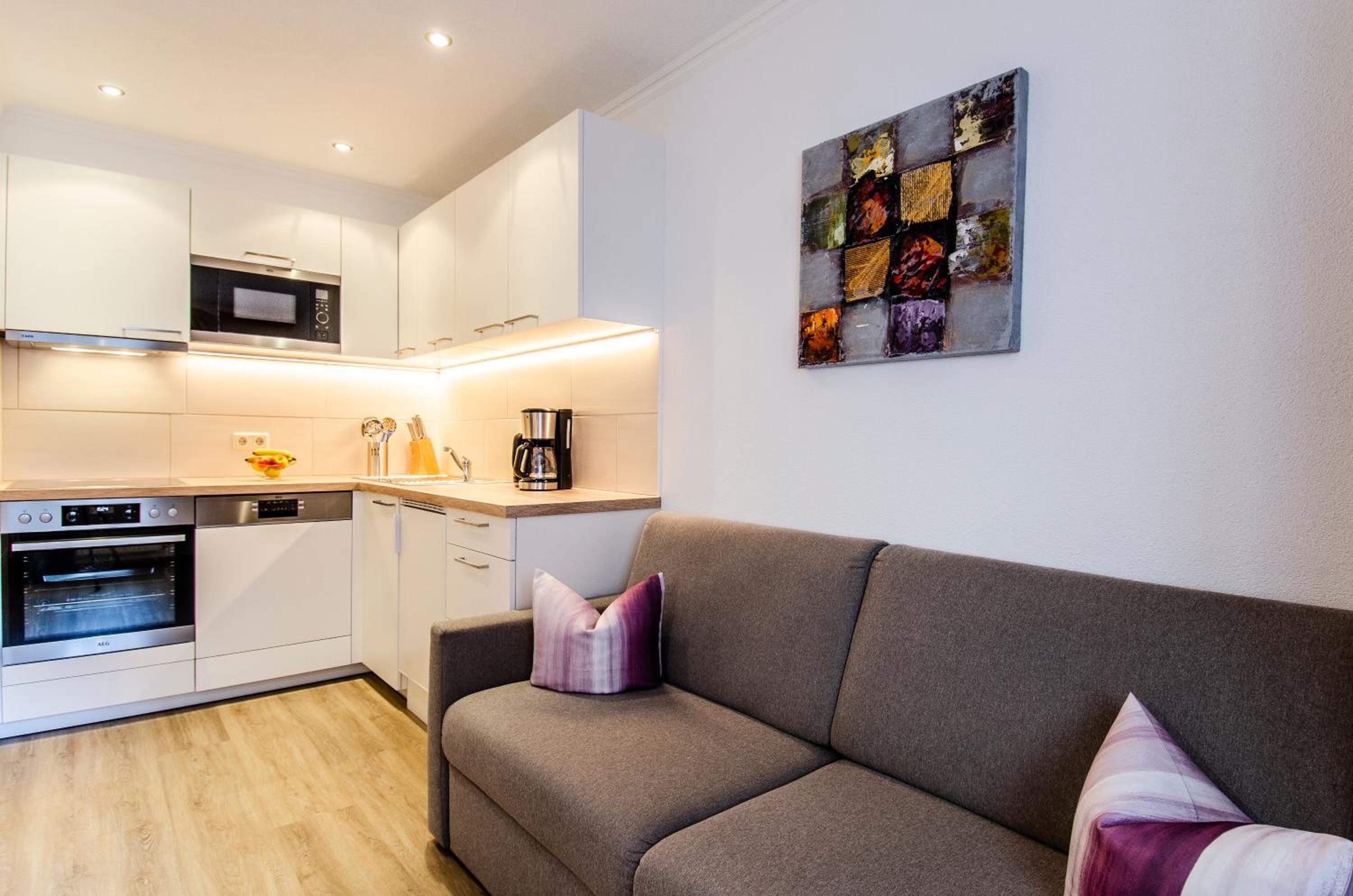 Large Two-Bedroom Apartment with Balcony photo 2