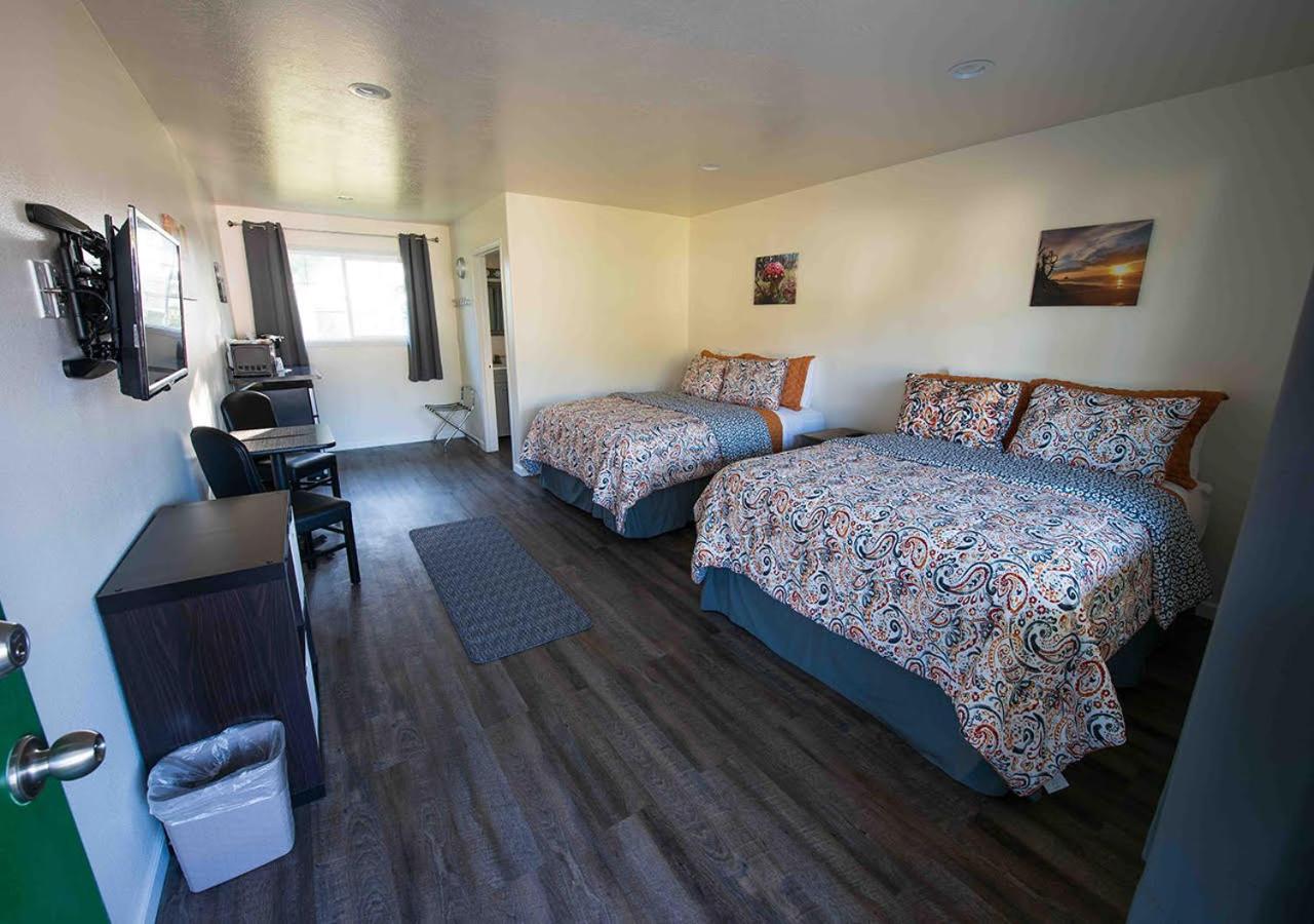 Deluxe Two Queen Beds - Upper Floor (No Pets)