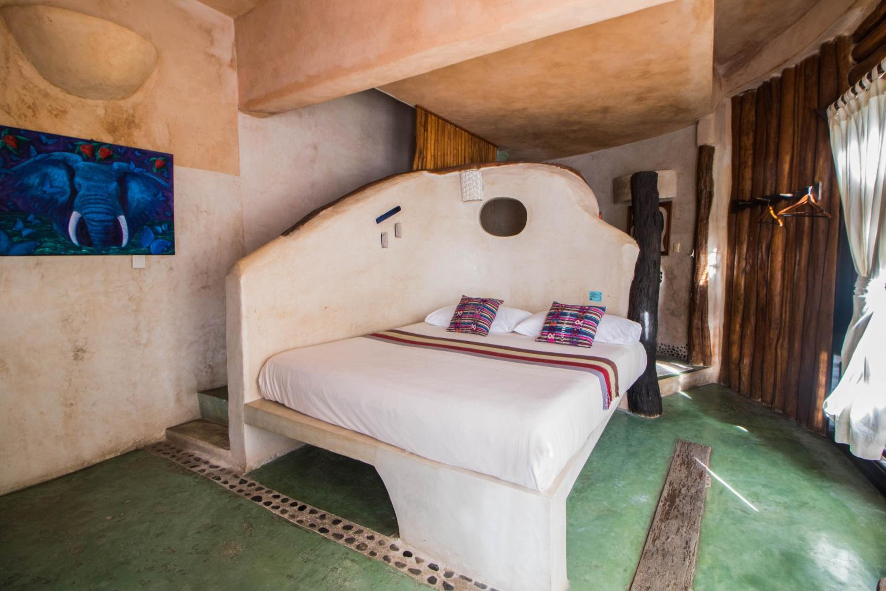 Room with Partial Ocean View 1 king bed and 1 double bed  - Photo 1