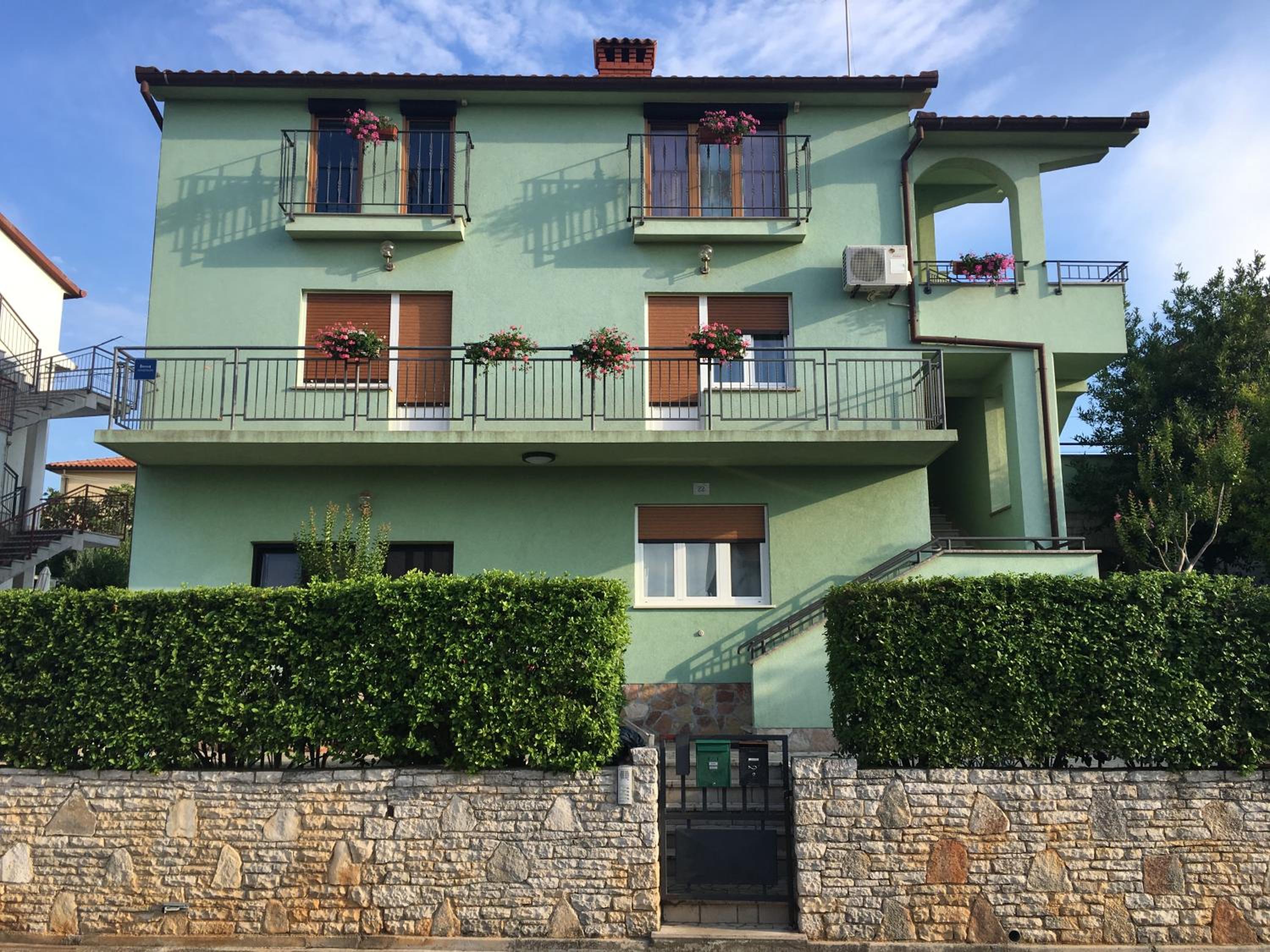 One-Bedroom Apartment with Terrace photo 3