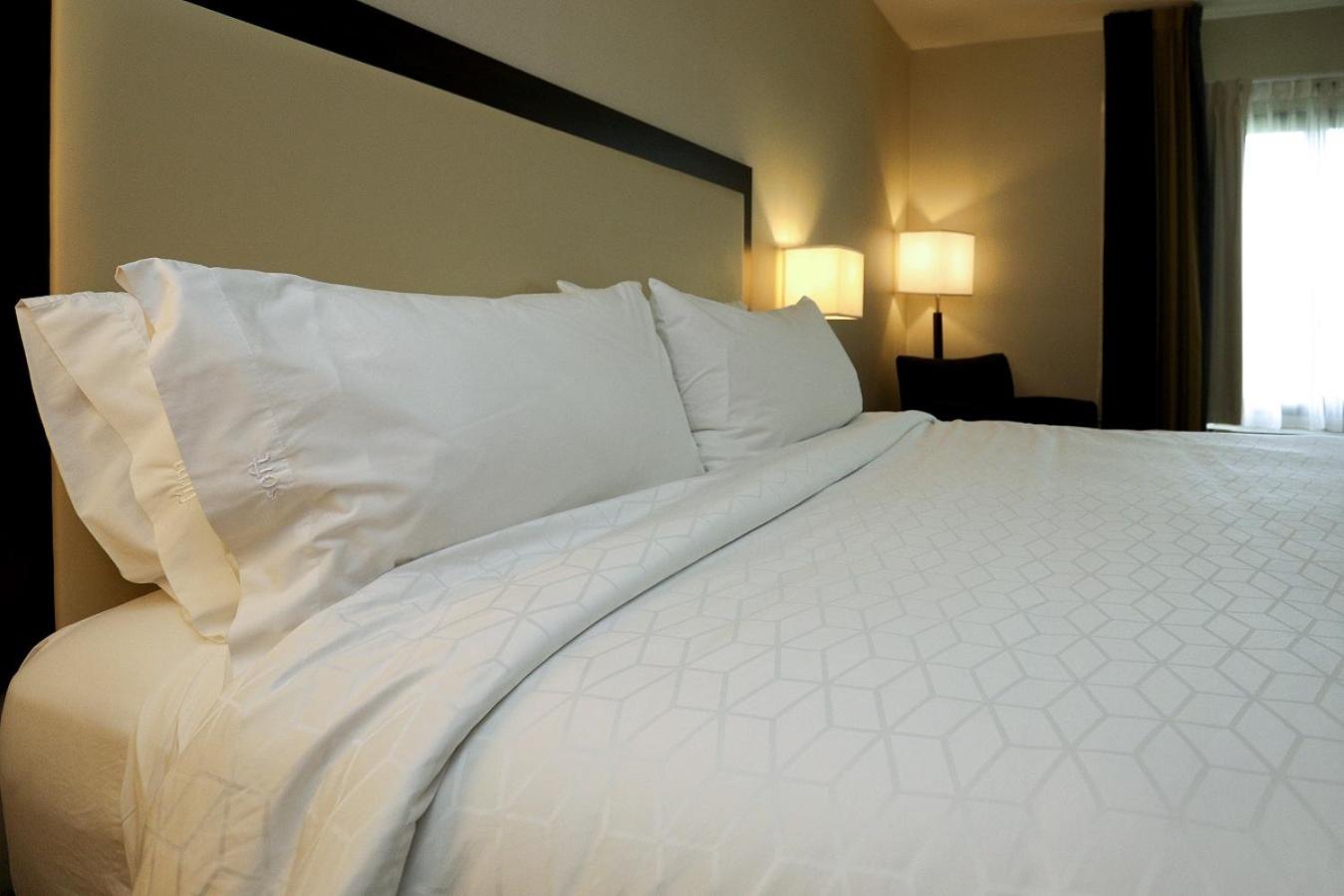 Standard King Room - Photo 4