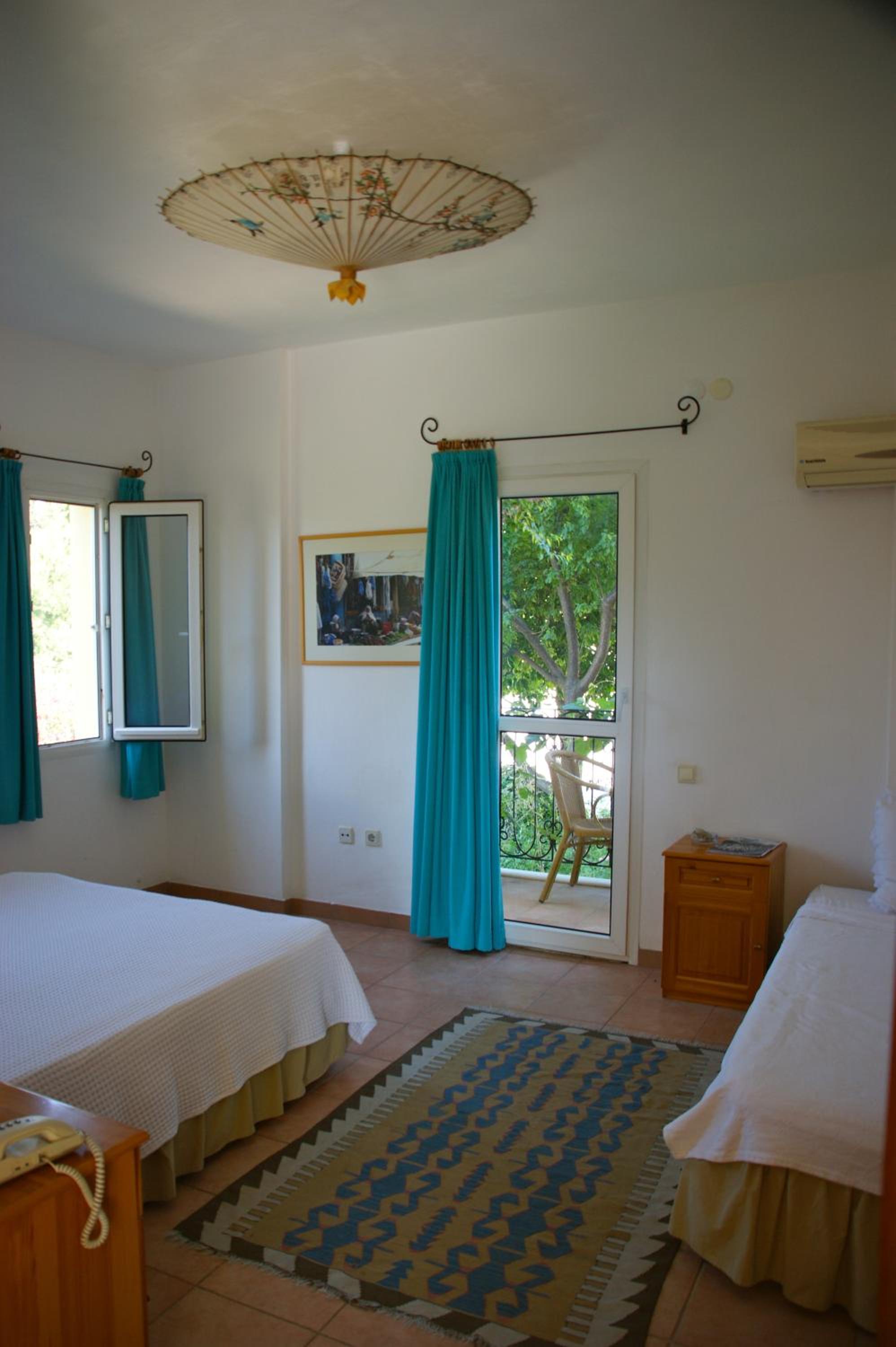 Double Room with Balcony (3 Adults) photo 2