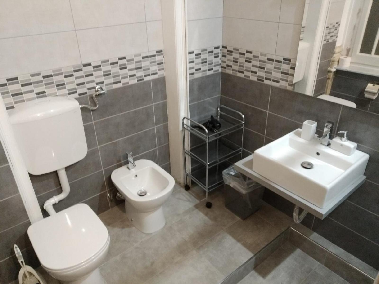 Double Room with Private External Bathroom - Photo 10