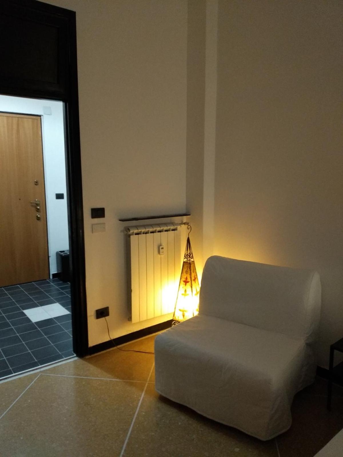 Double Room with Private External Bathroom - Photo 11