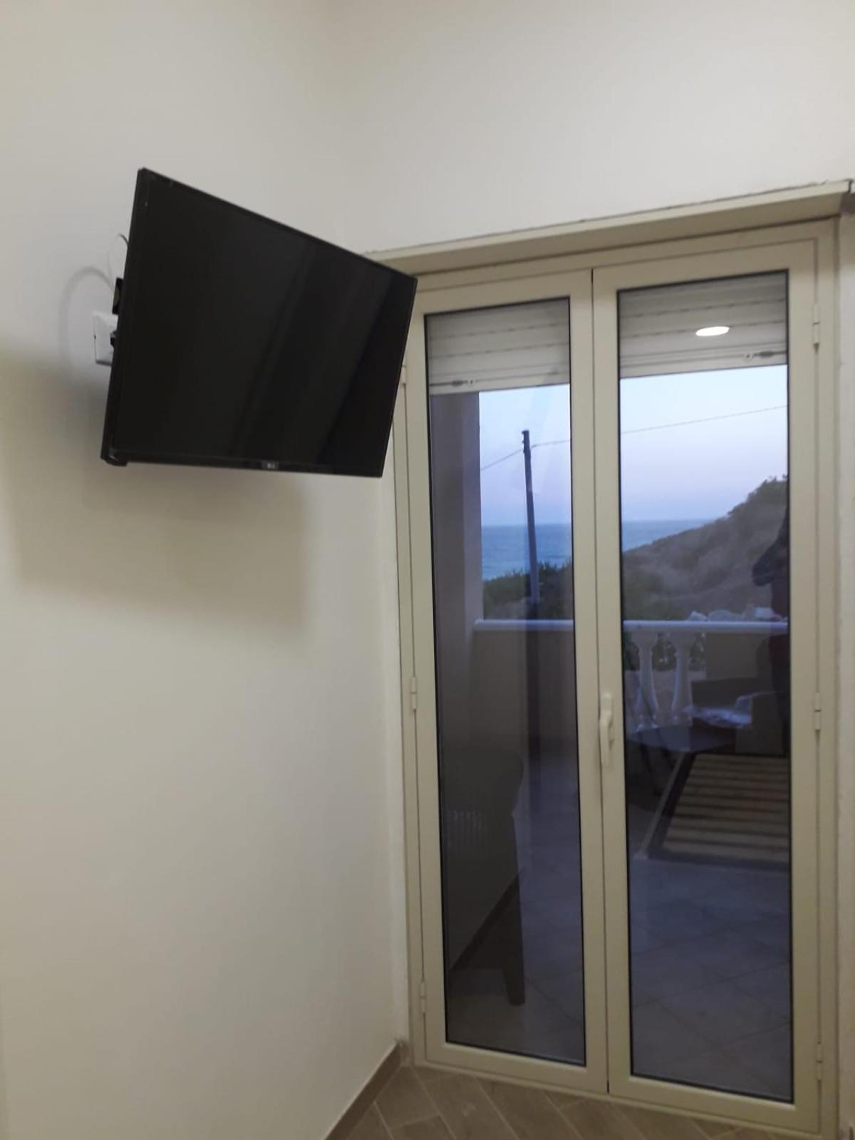 Queen Room with Sea View - Photo 8