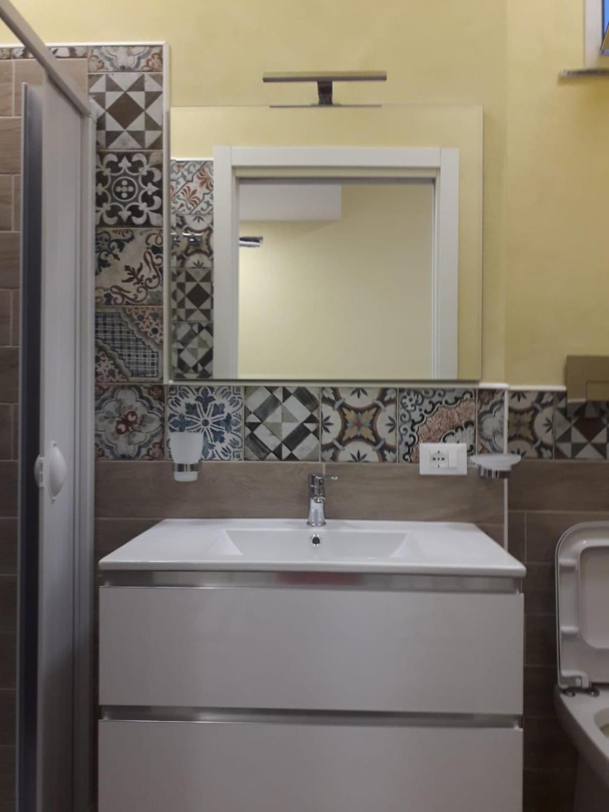 Queen Room with Sea View - Photo 6
