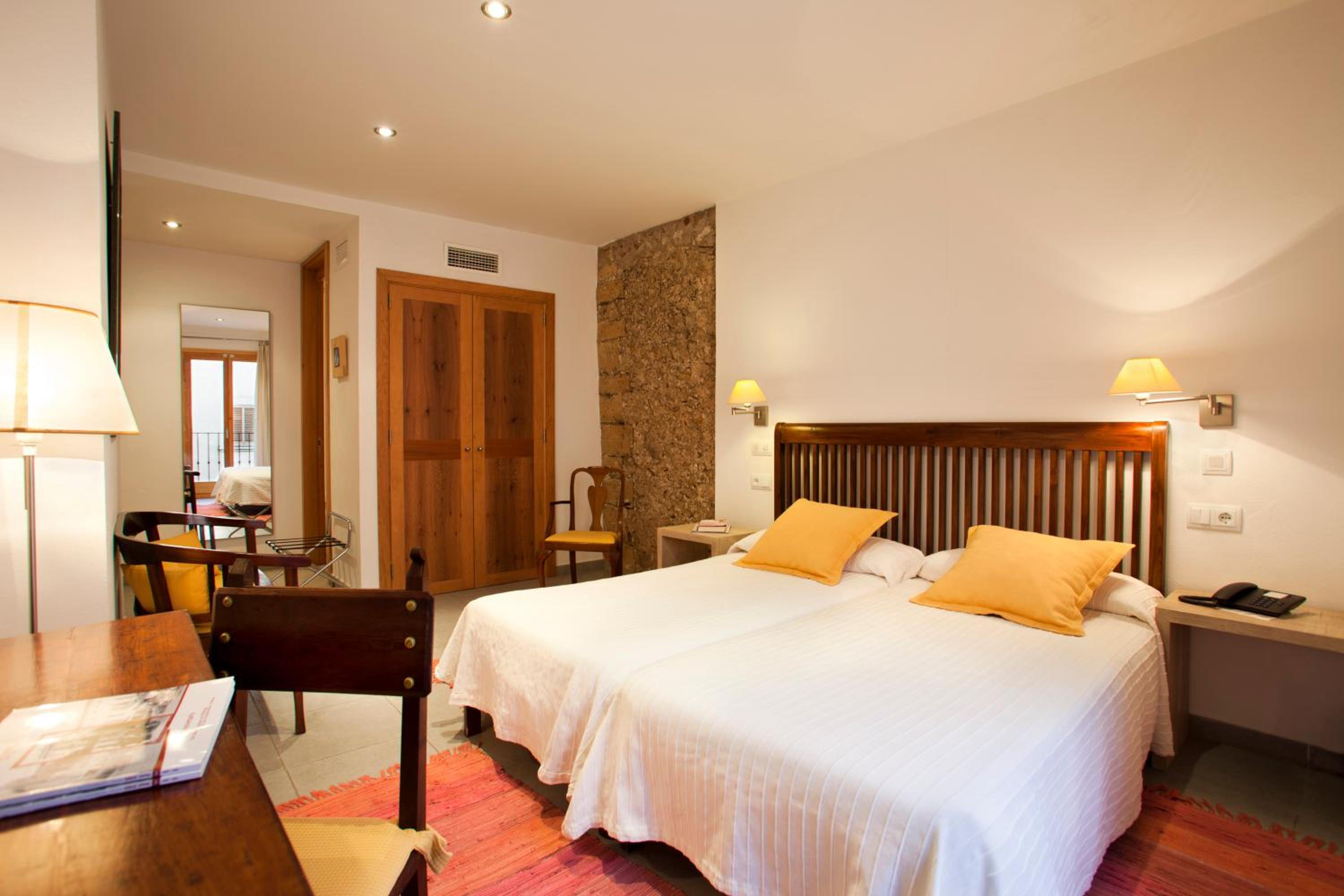 Double Room - Photo 13