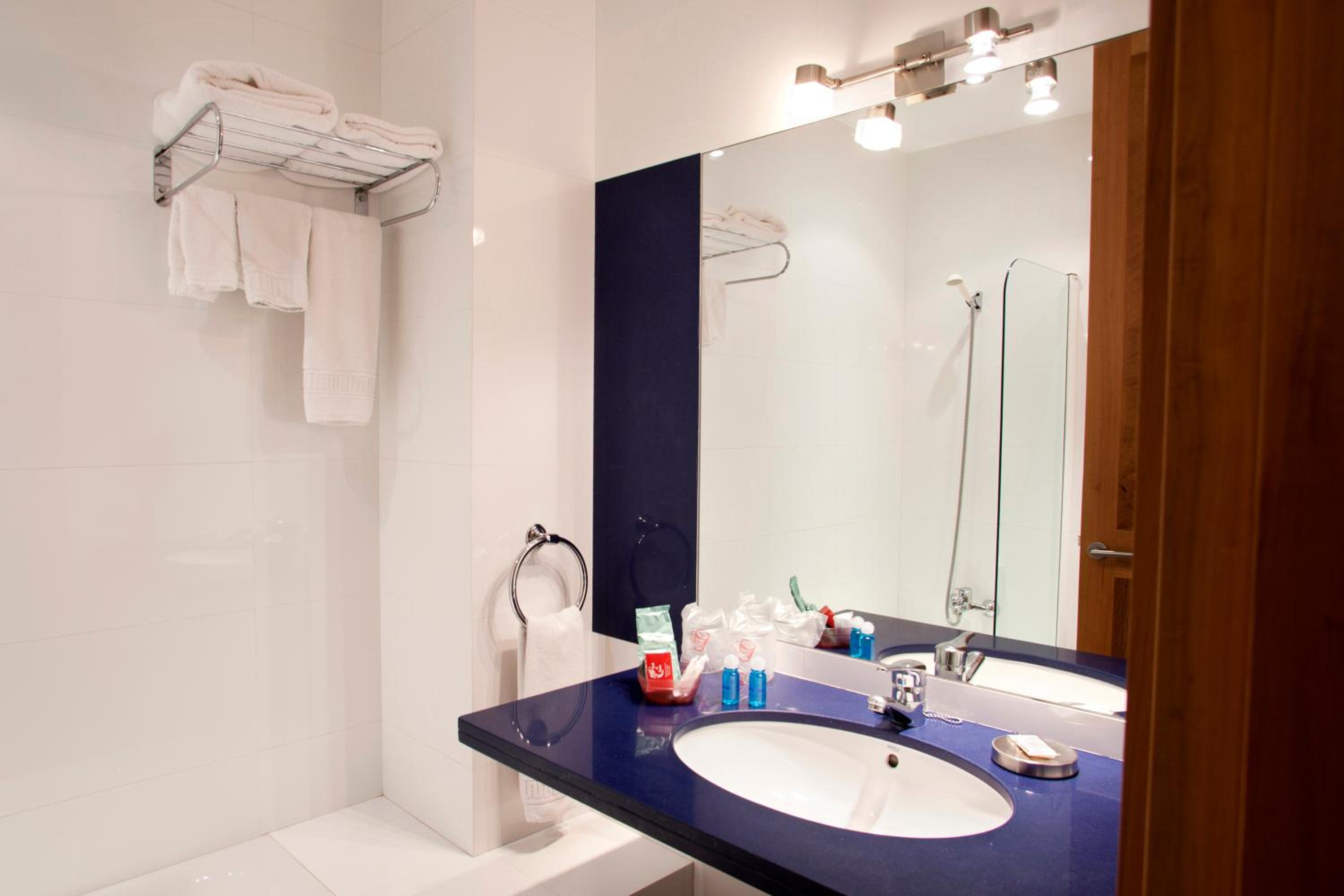 Double Room - Photo 9