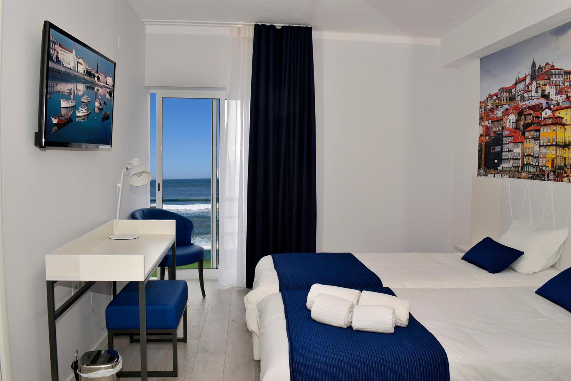Standard Twin Room with Sea View - Photo 2