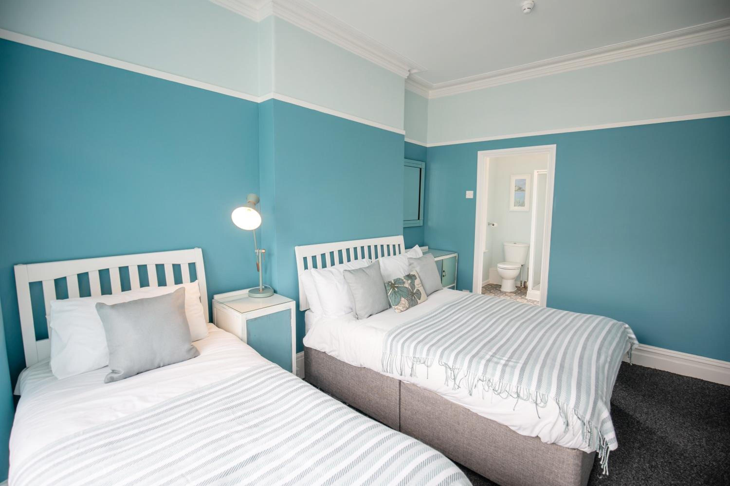 Deluxe Family Suite - Photo 1