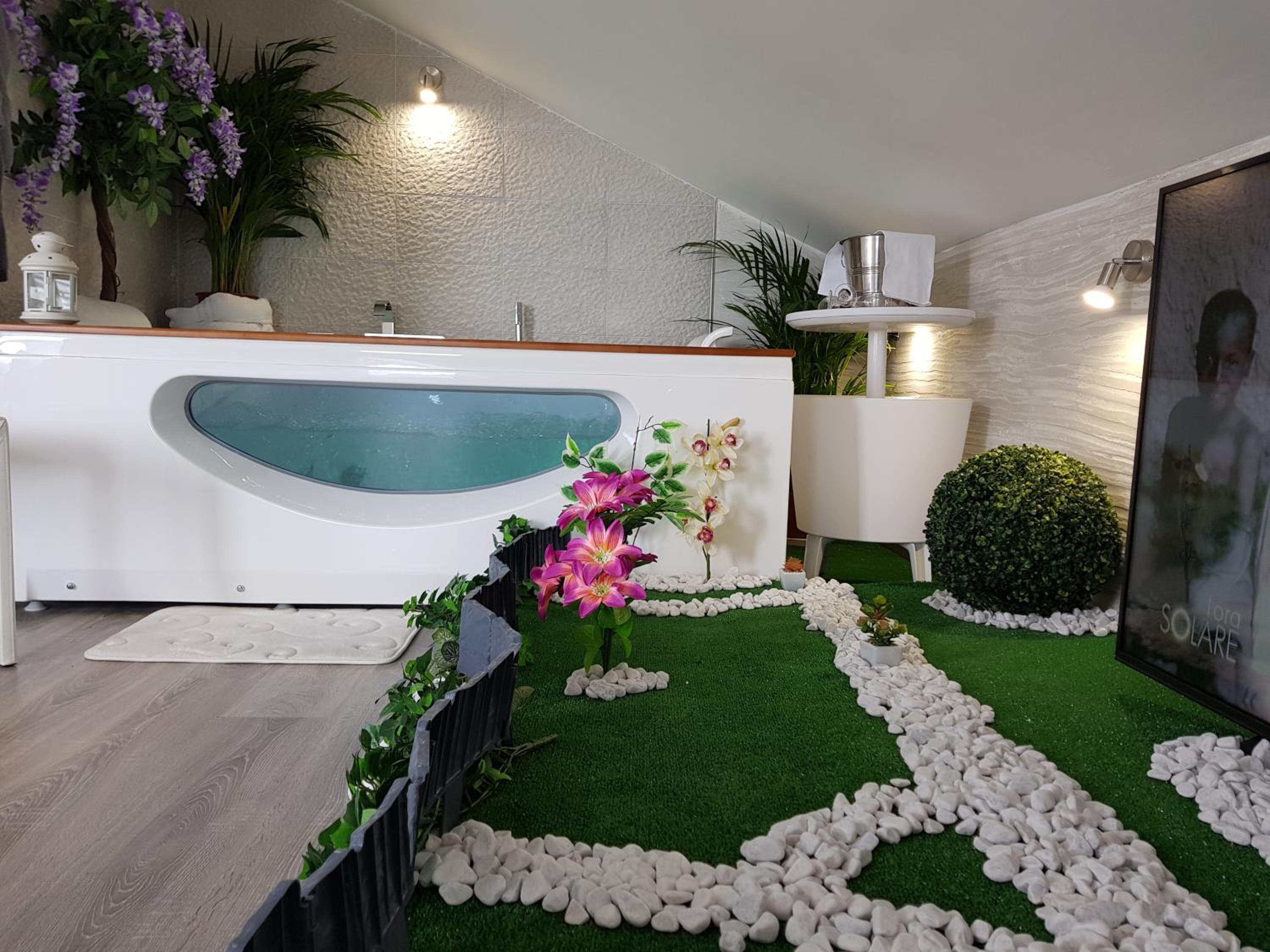 King Room with Spa Bath - Photo 25