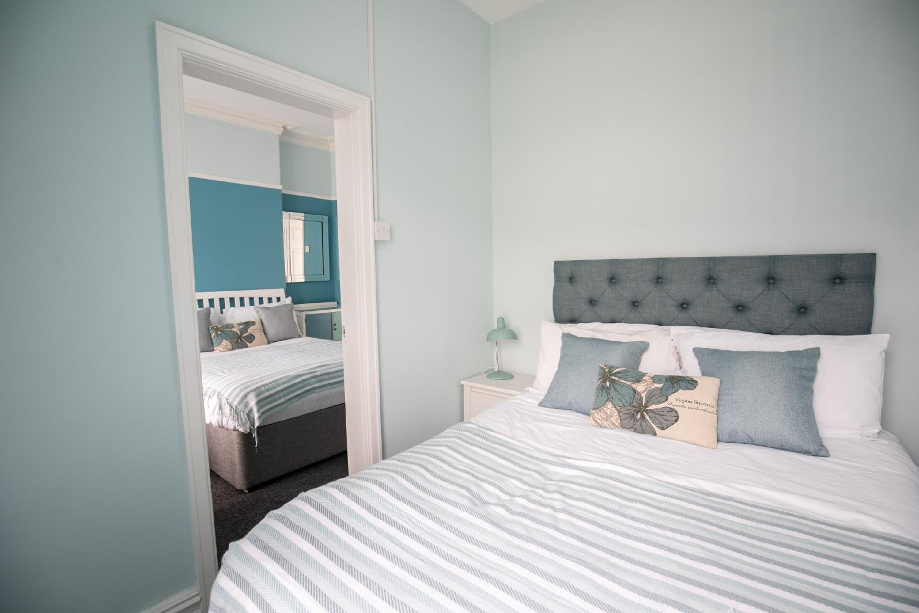 Deluxe Family Suite - Photo 5