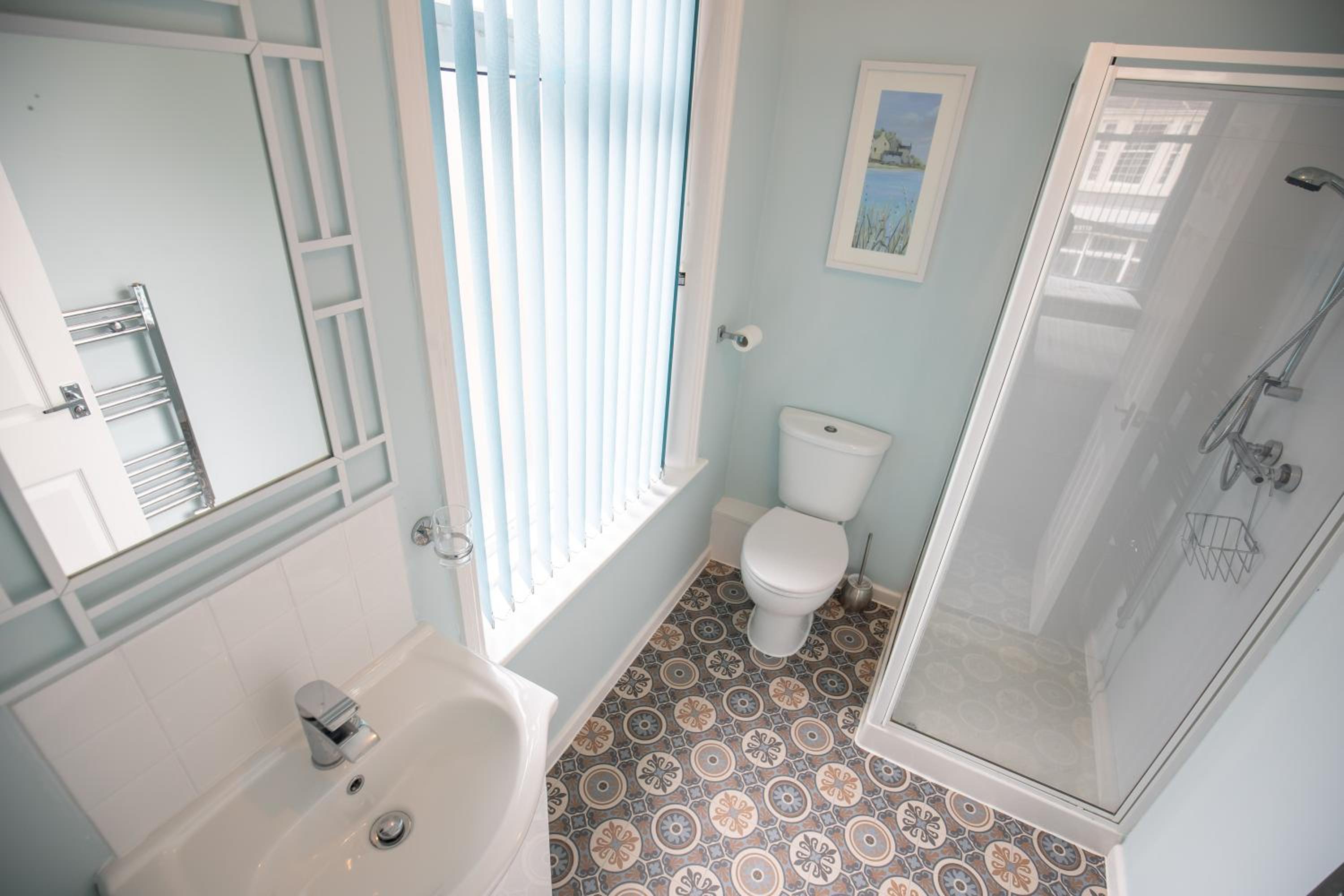 Deluxe Family Suite - Photo 6