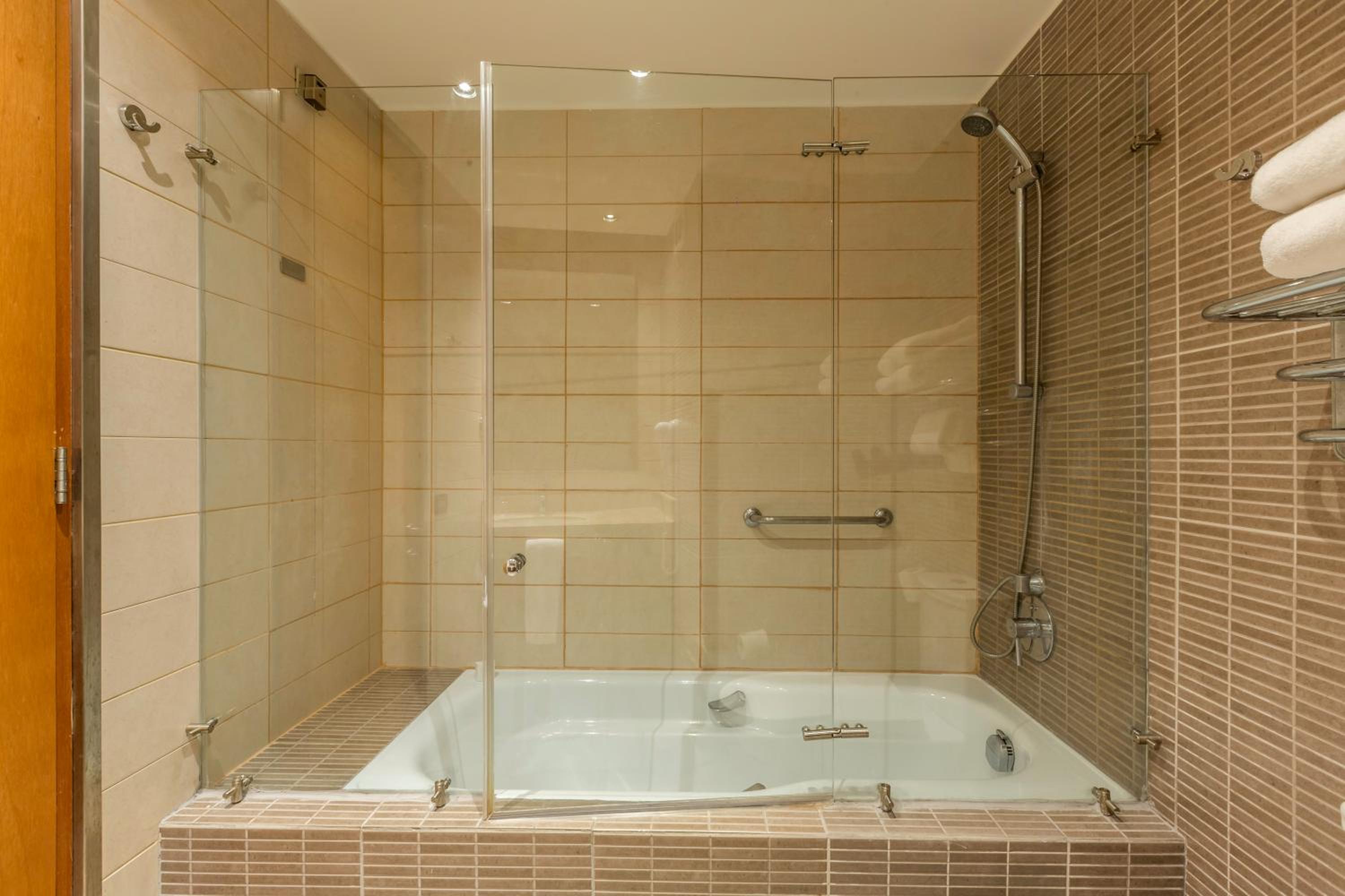 Standard Double Room - Non-Smoking - Photo 5