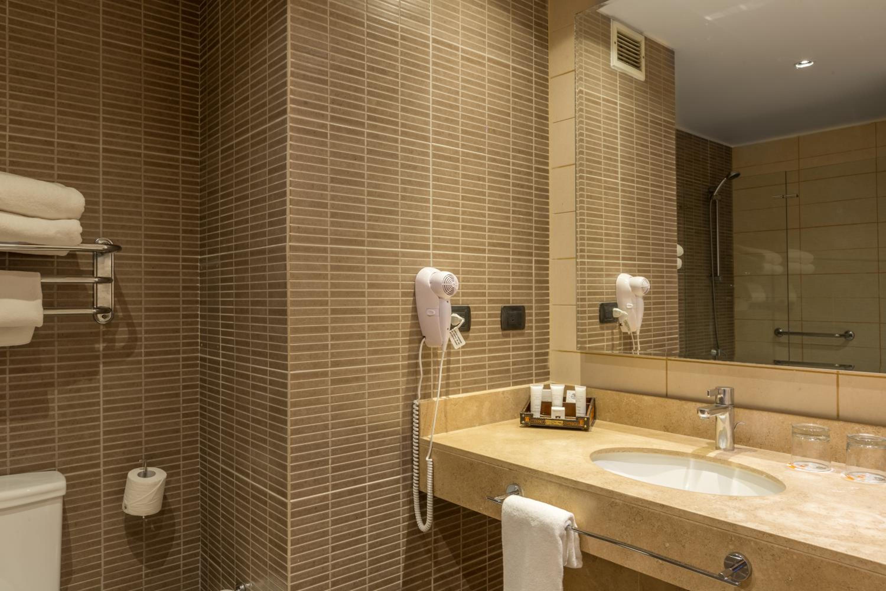 Standard Double Room - Non-Smoking - Photo 6