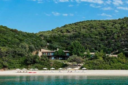 Villa - Beach Front photo 2