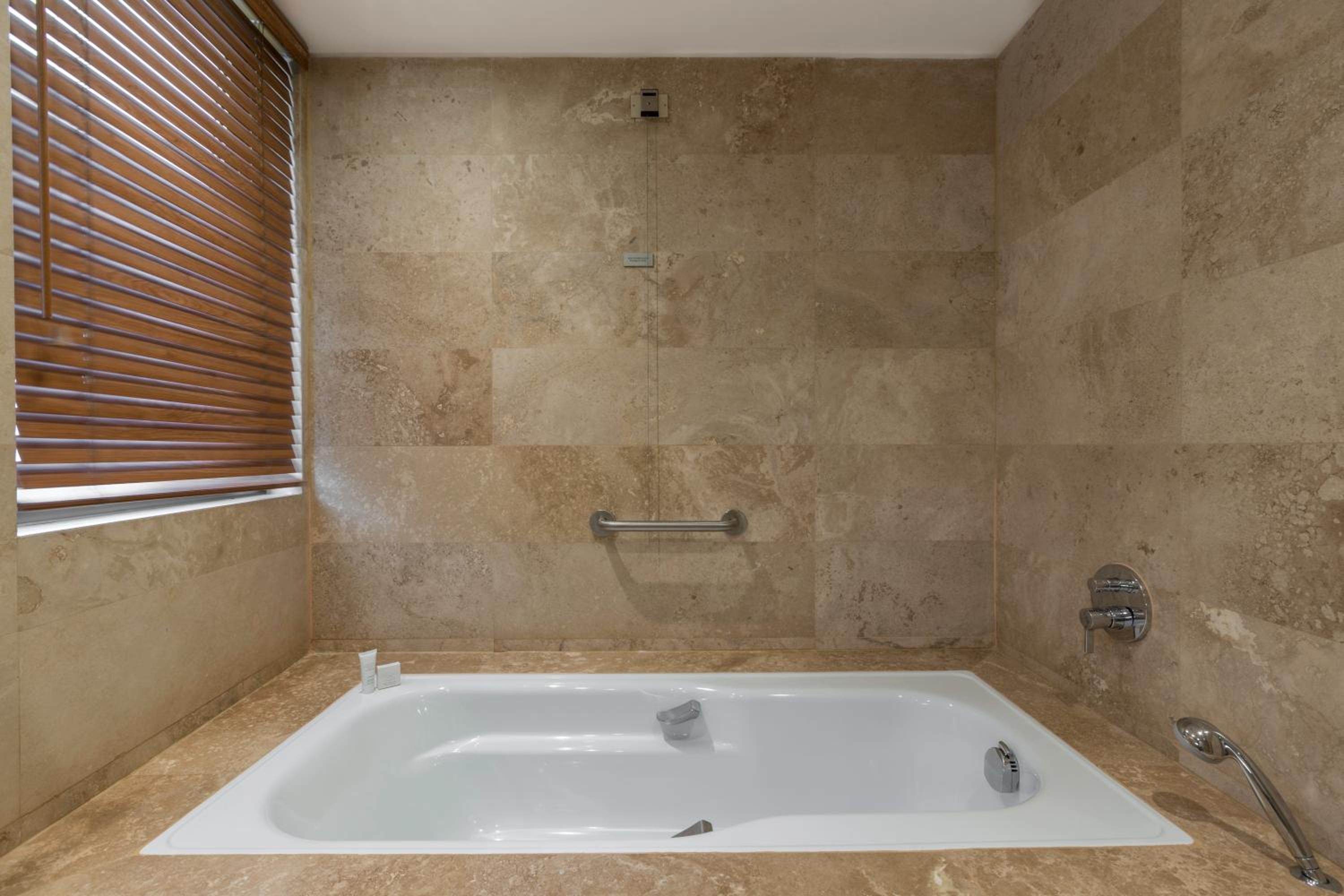 Presidential King Suite - Non-Smoking photo 3