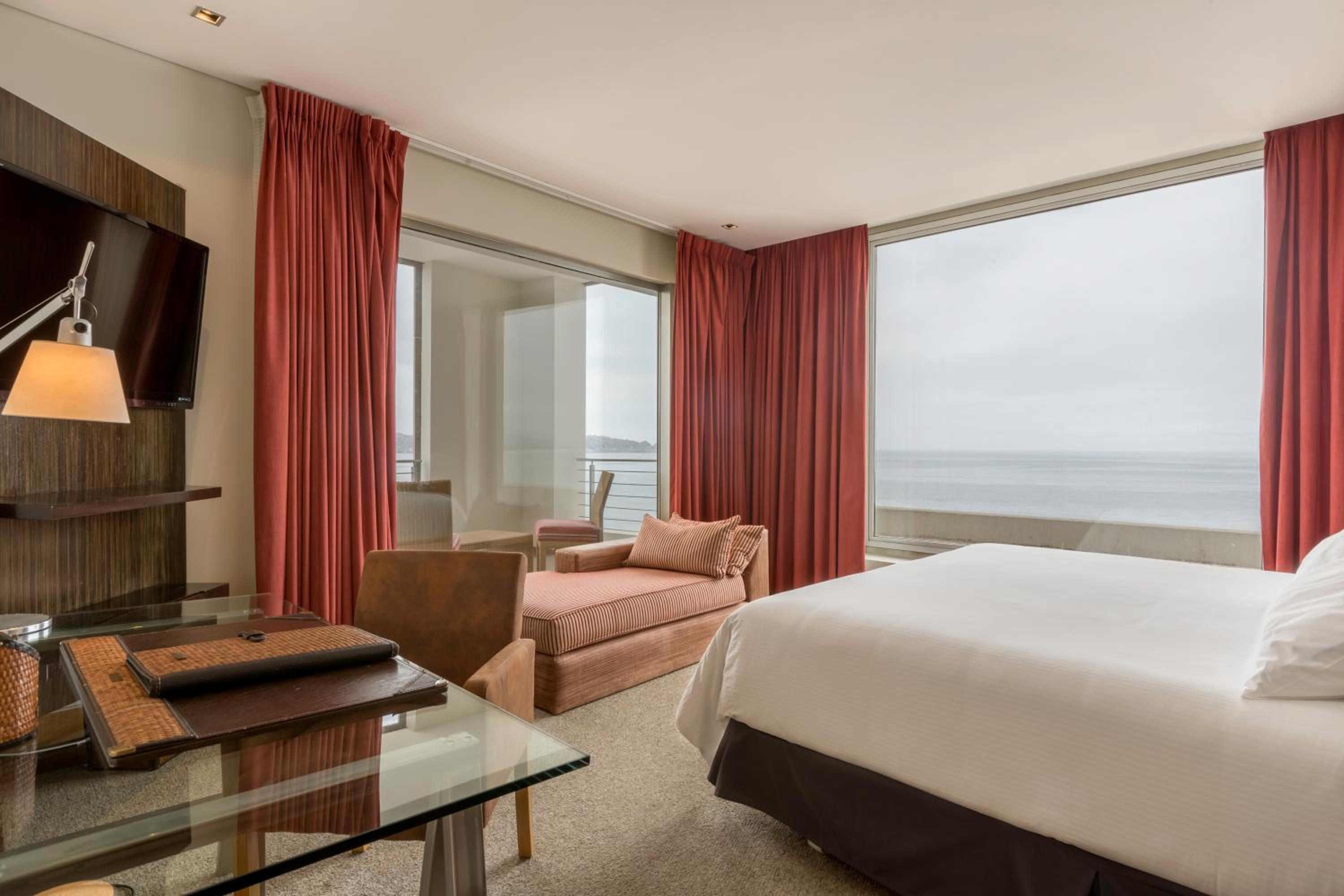 Presidential King Suite - Non-Smoking photo 2