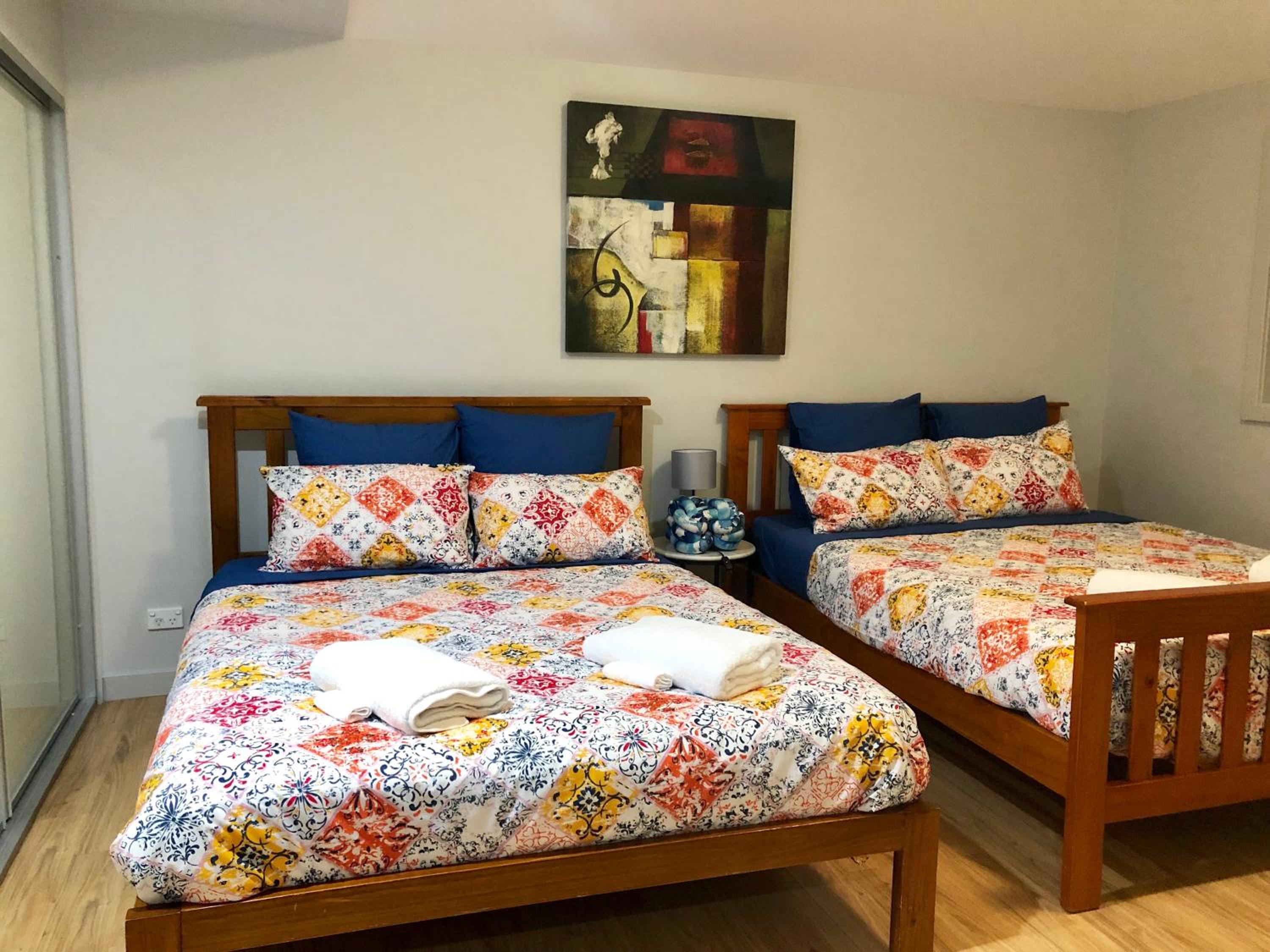 Five-Bedroom House photo 1