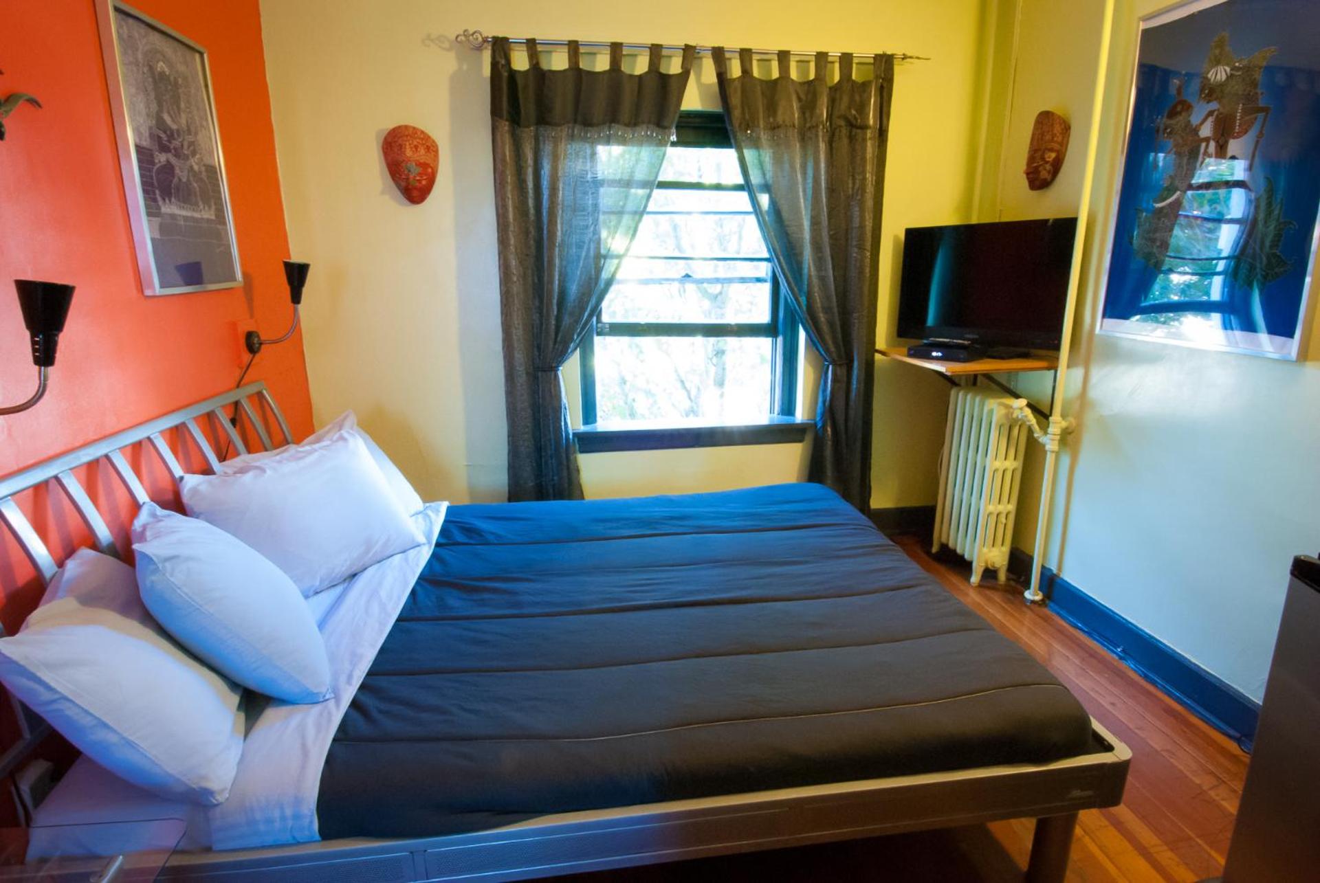 Queen Room with Private Bathroom