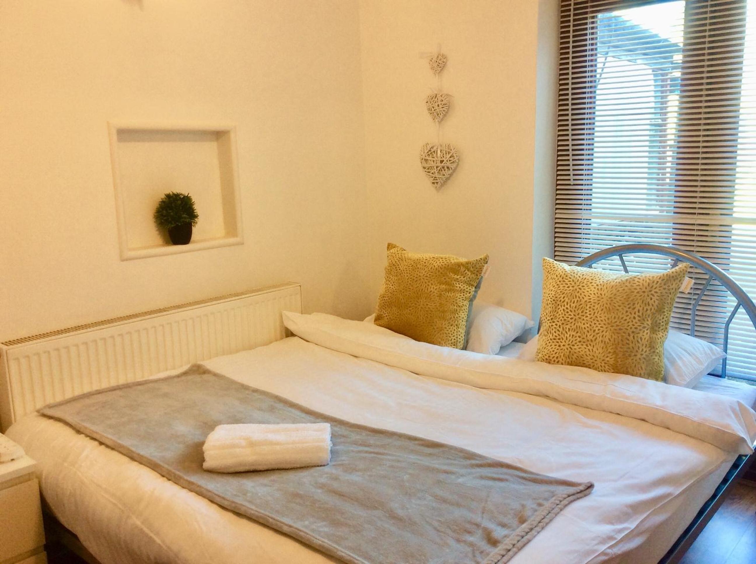 Double Room on Ground Floor with Patio Access - Photo 2