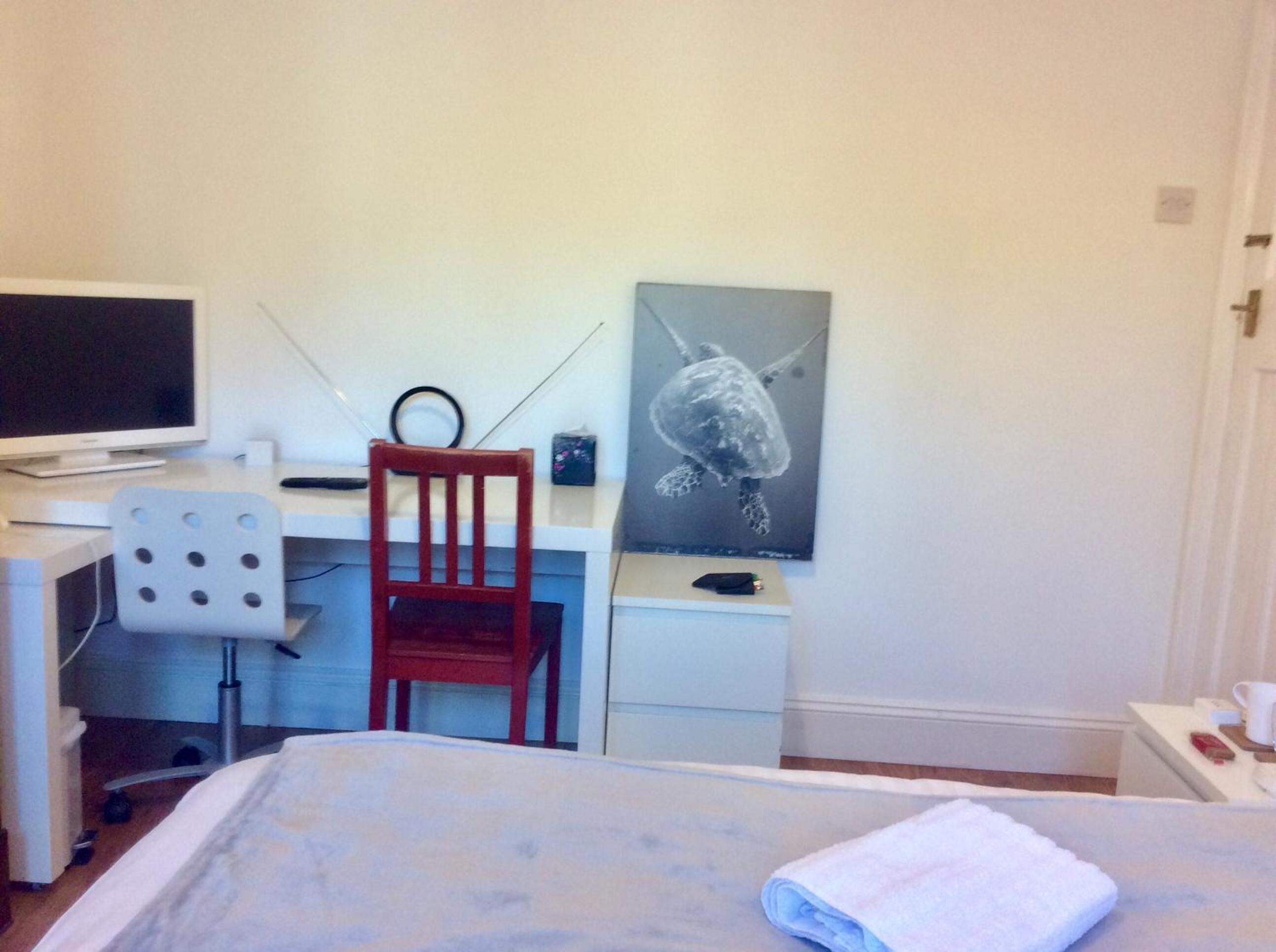 Double Room on Ground Floor with Patio Access - Photo 4