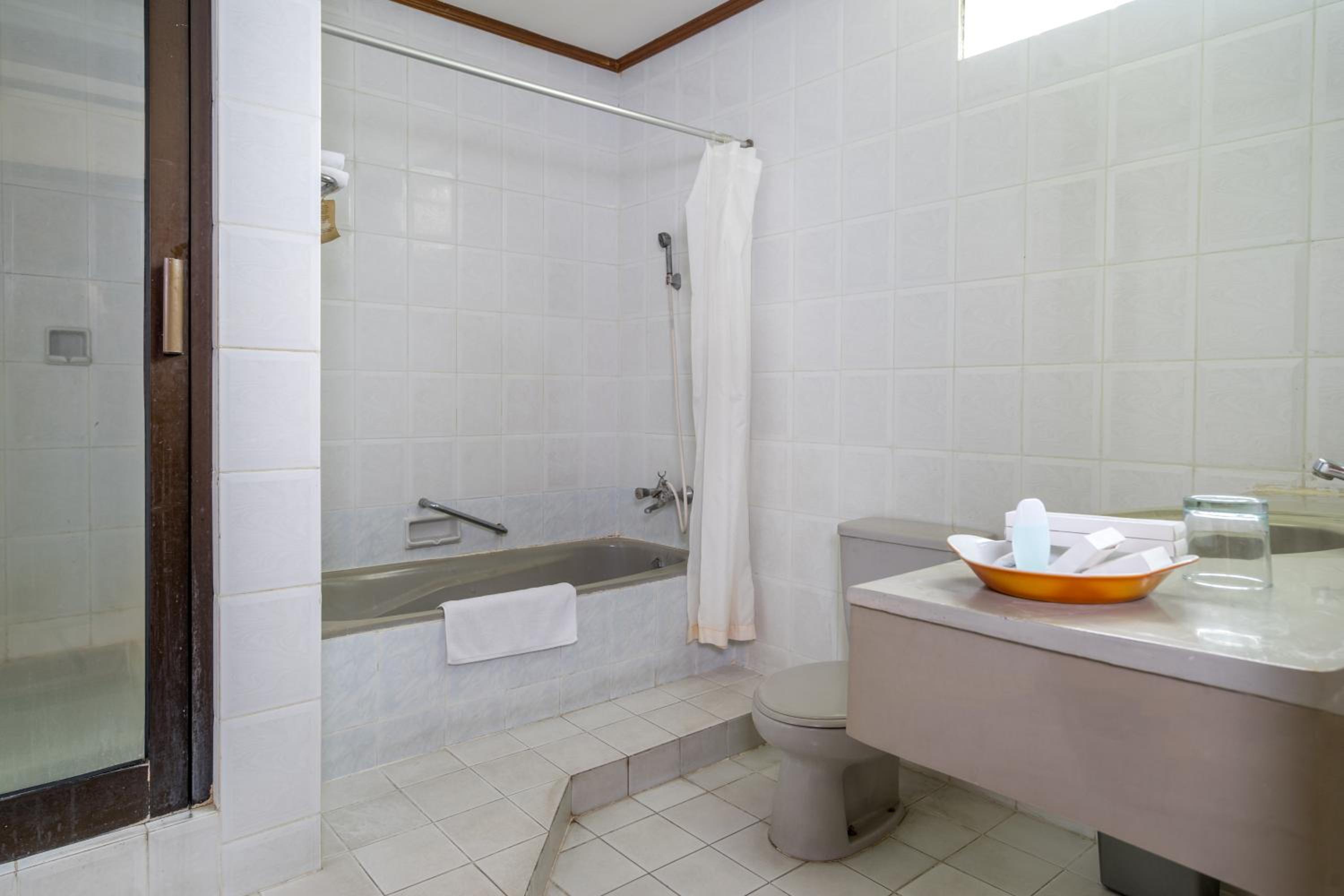 Standard Twin Room with Garden View - Photo 7